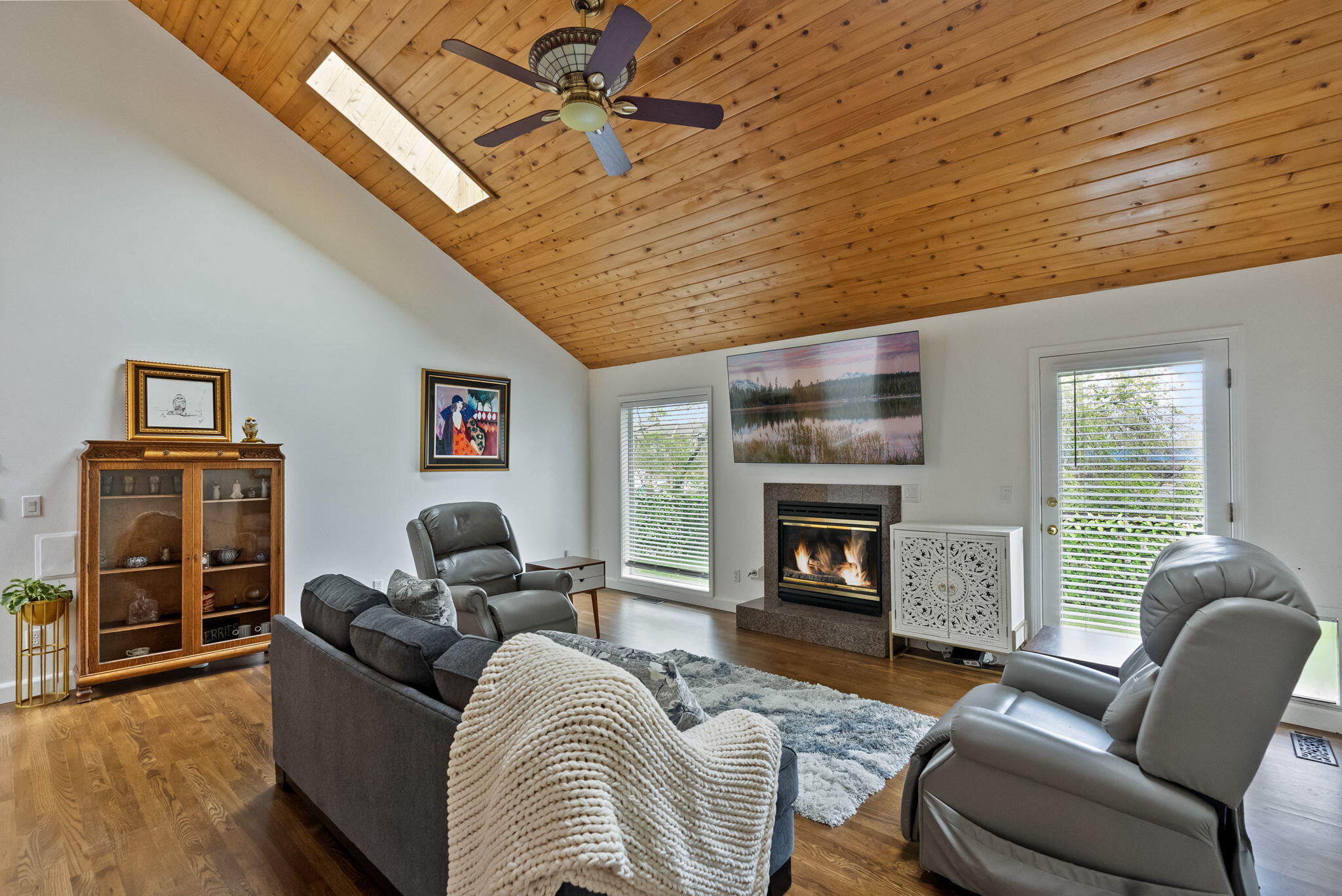 624 NE Tracker Court