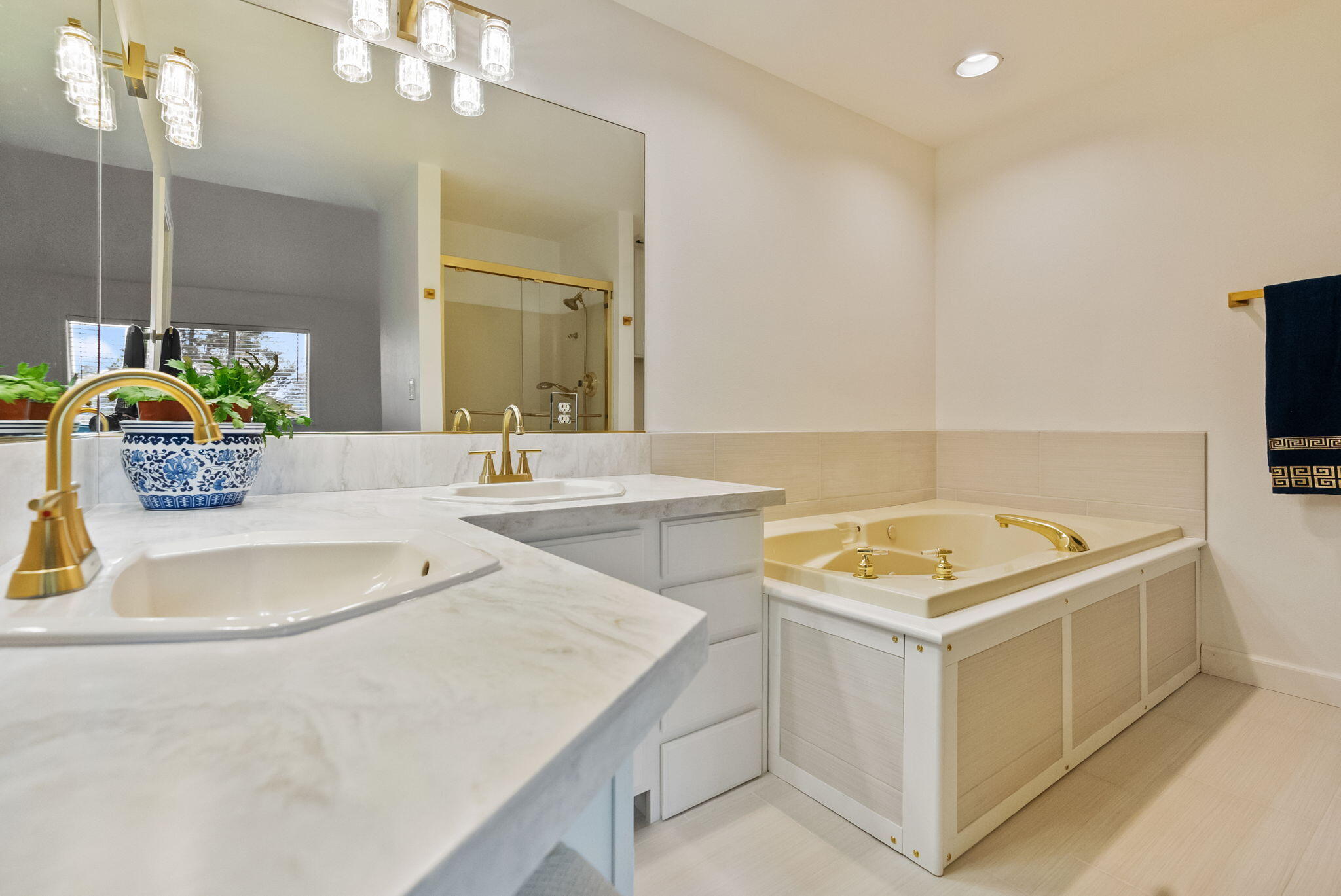 624 NE Tracker Court