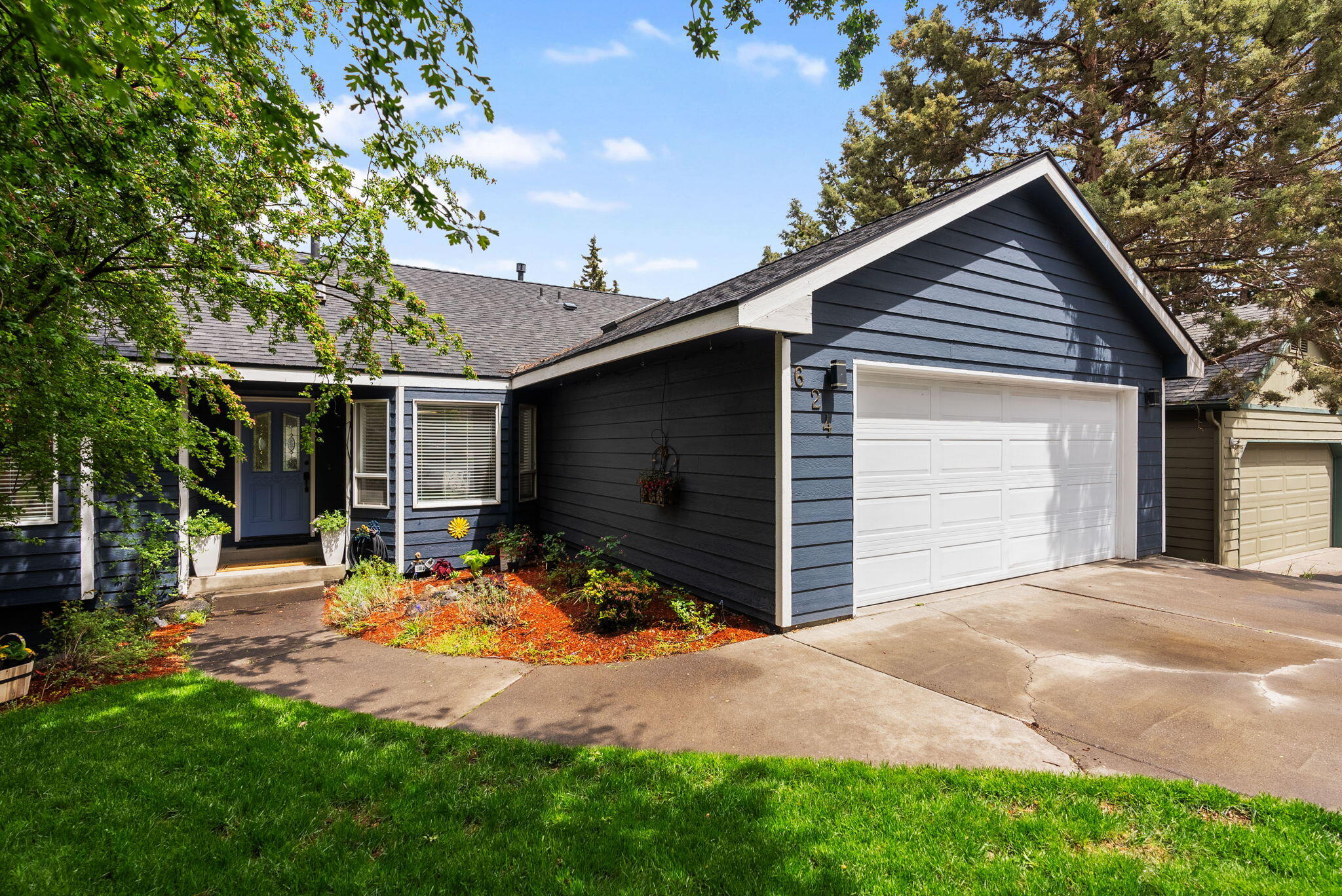624 NE Tracker Court