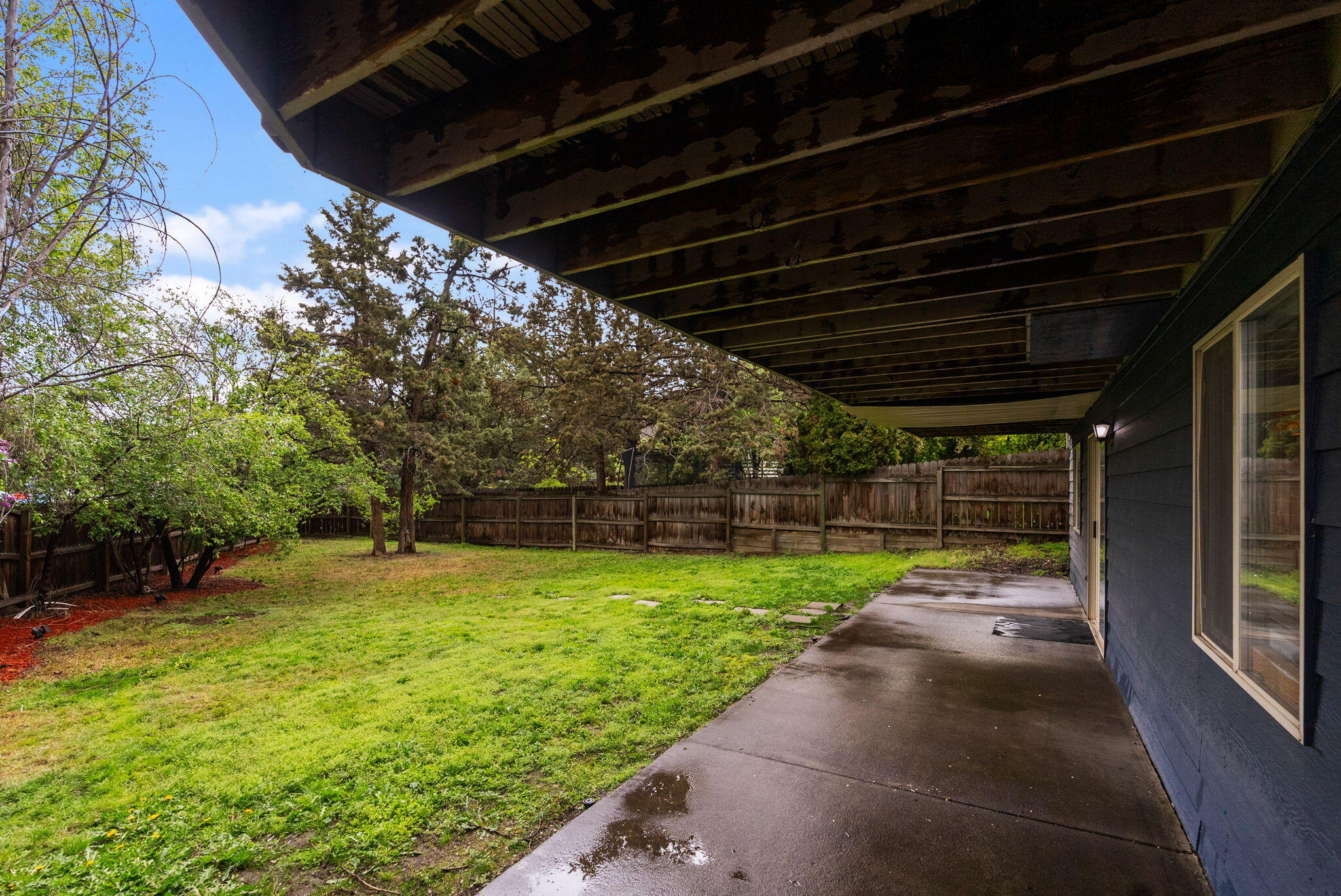 624 NE Tracker Court