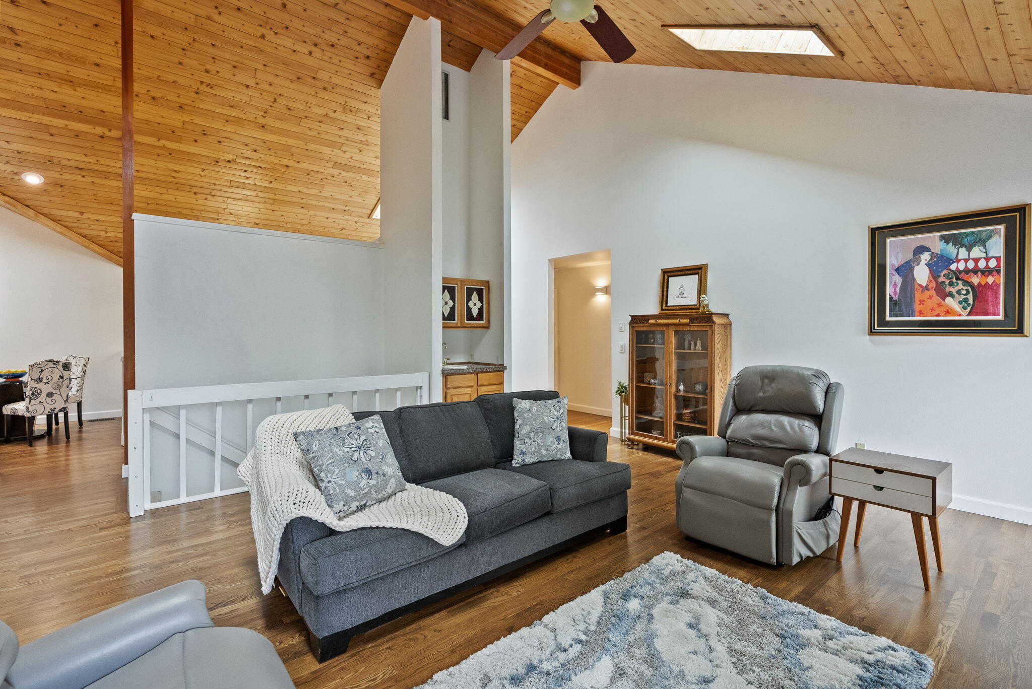 624 NE Tracker Court