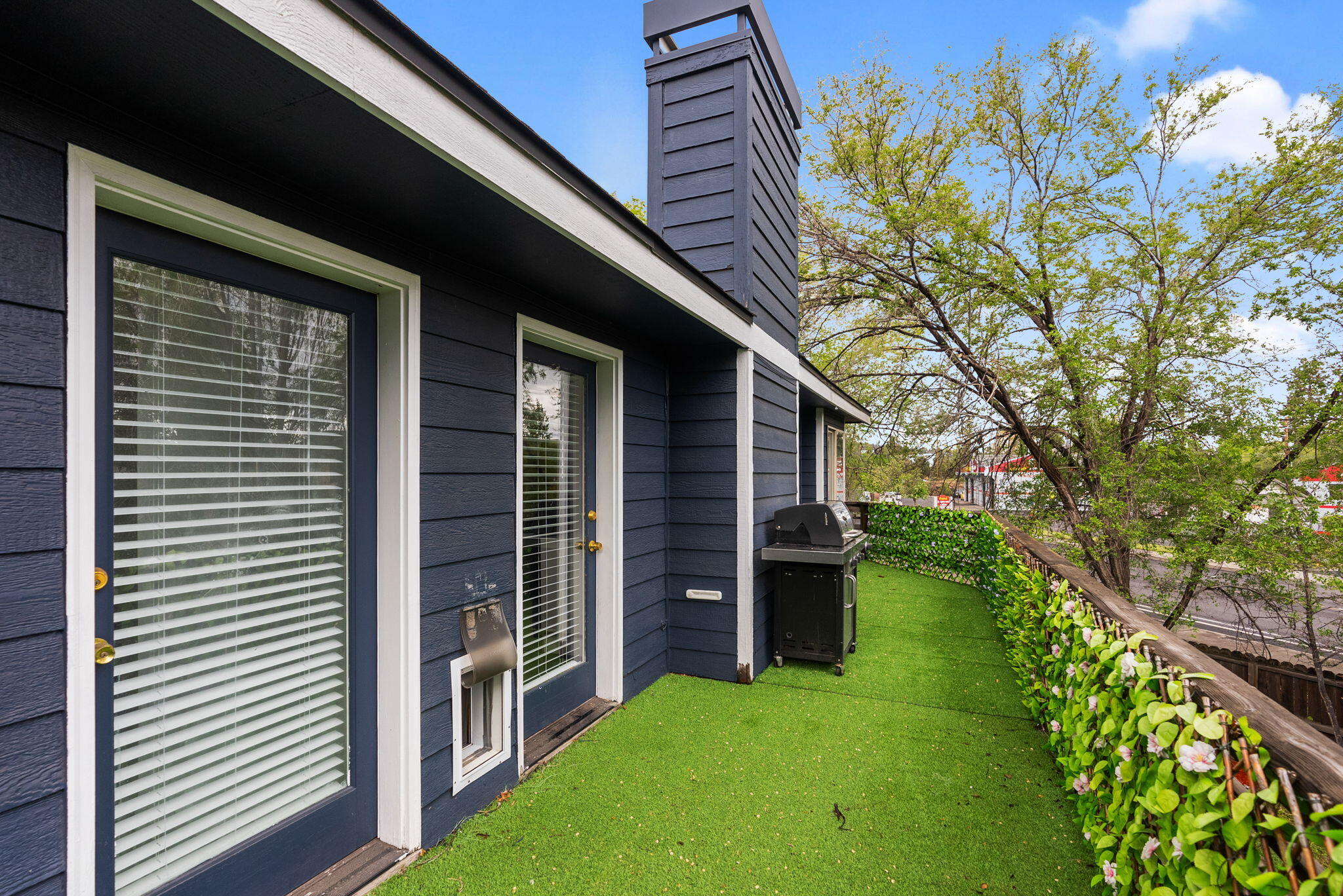 624 NE Tracker Court