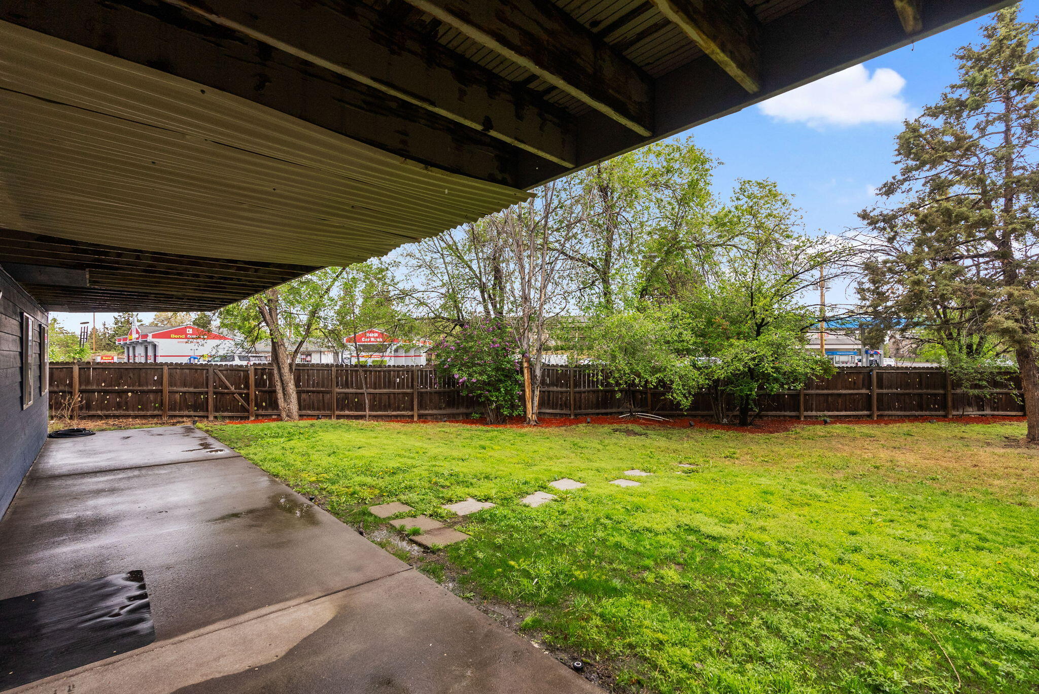 624 NE Tracker Court