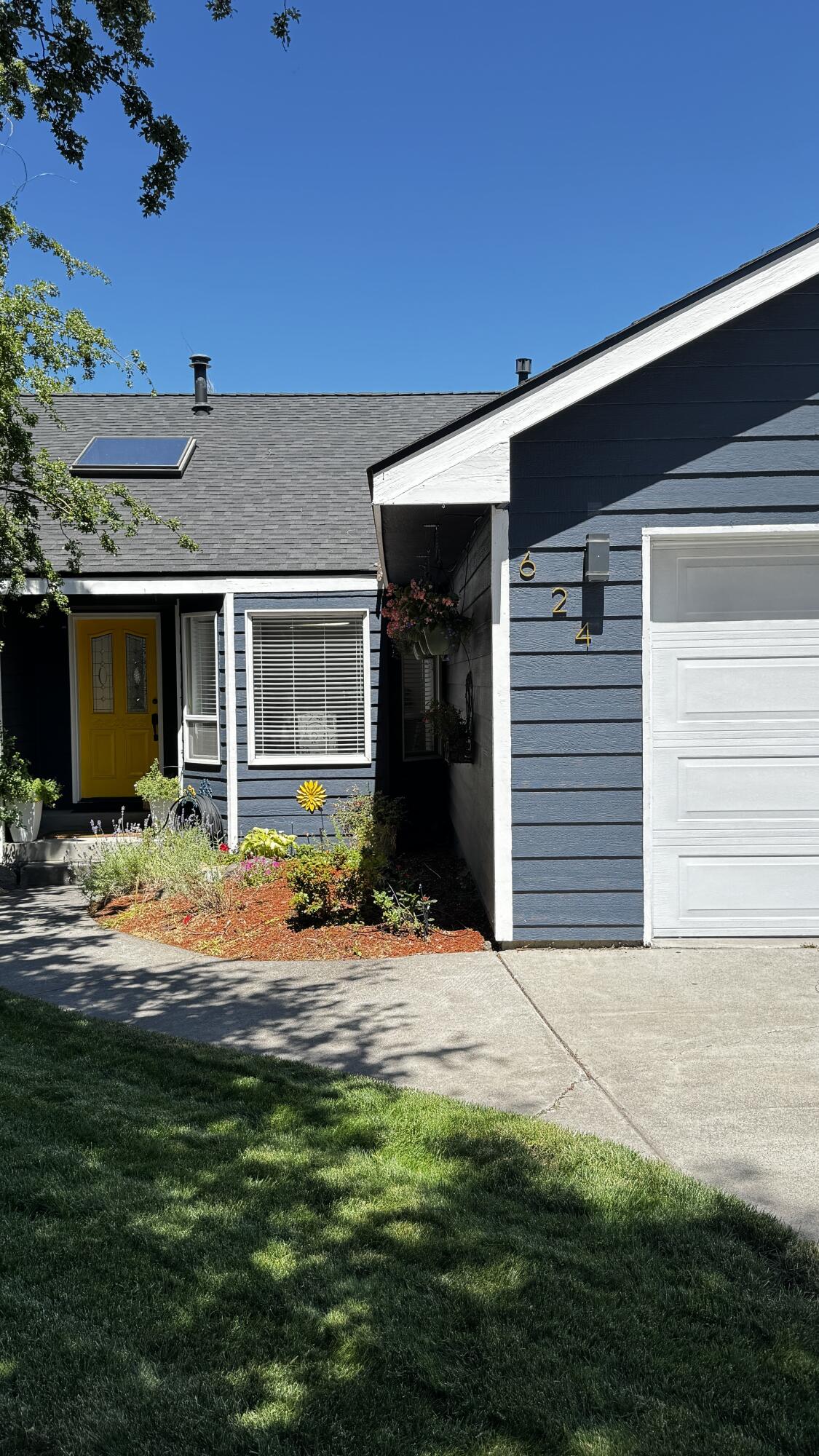 624 NE Tracker Court