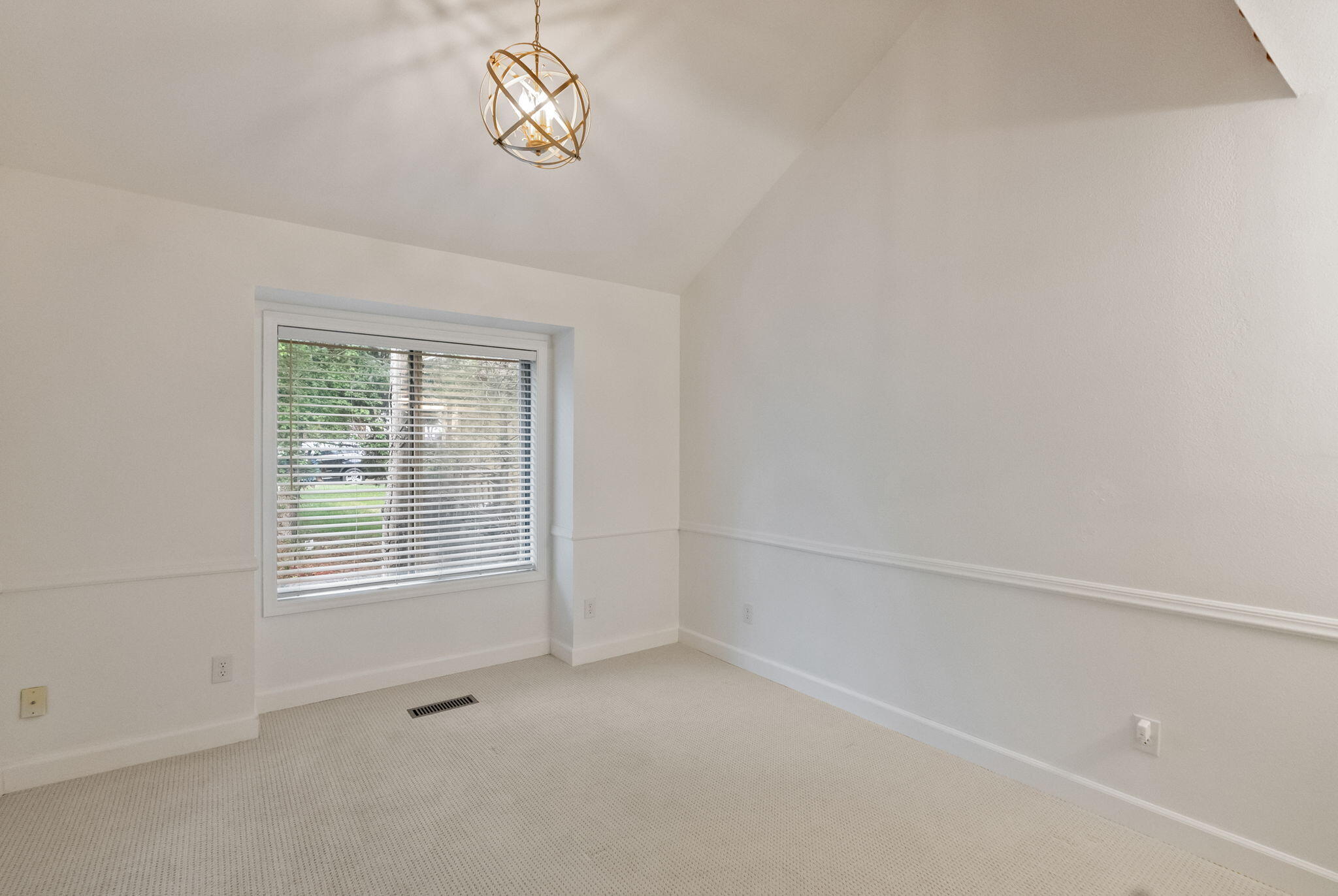 624 NE Tracker Court