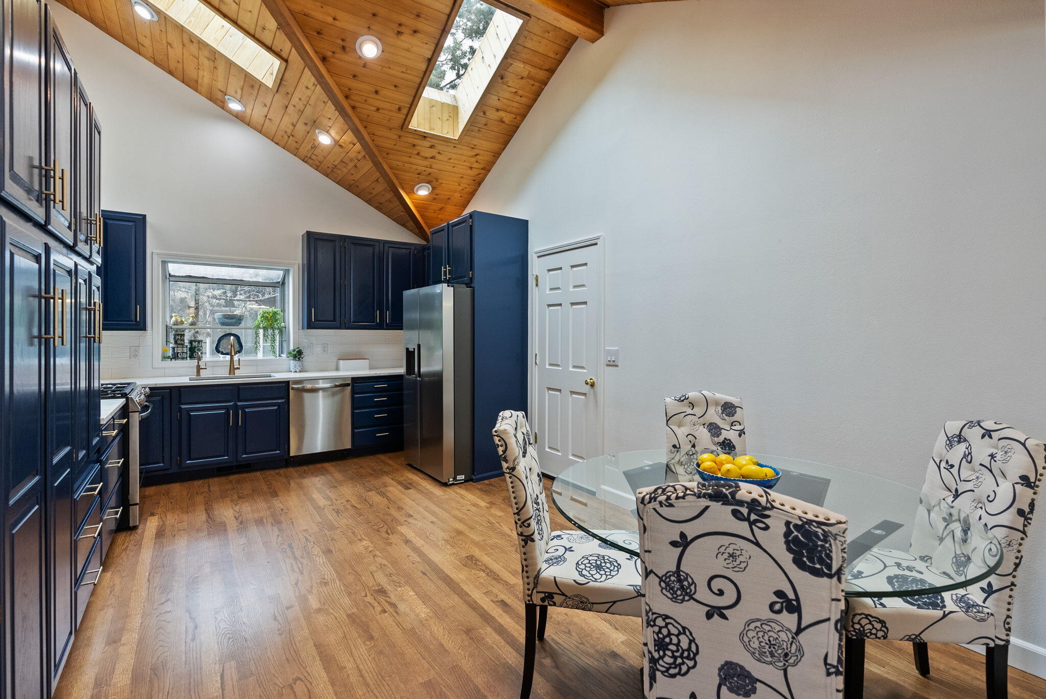 624 NE Tracker Court