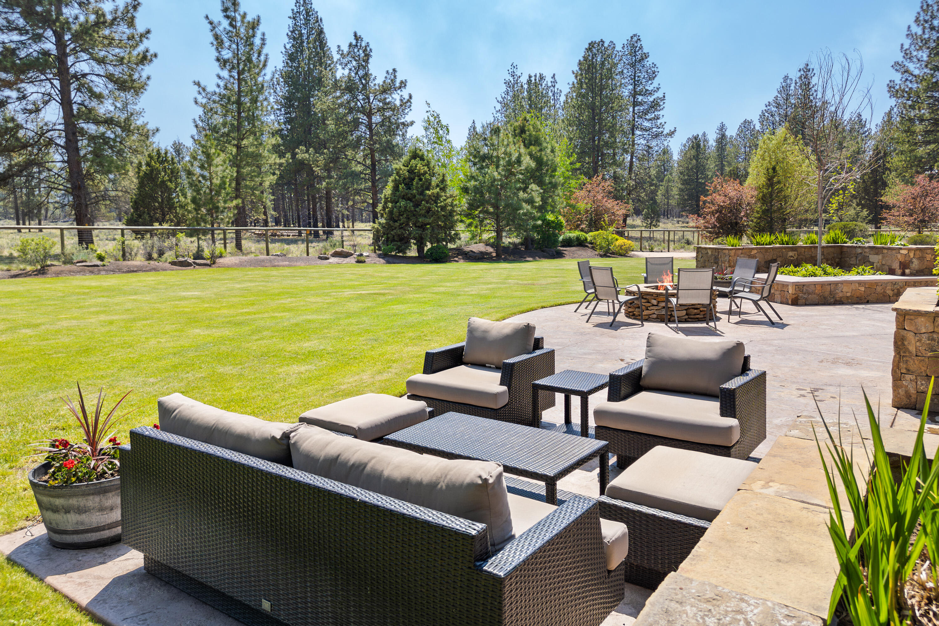 60003 W Ridgeview Drive