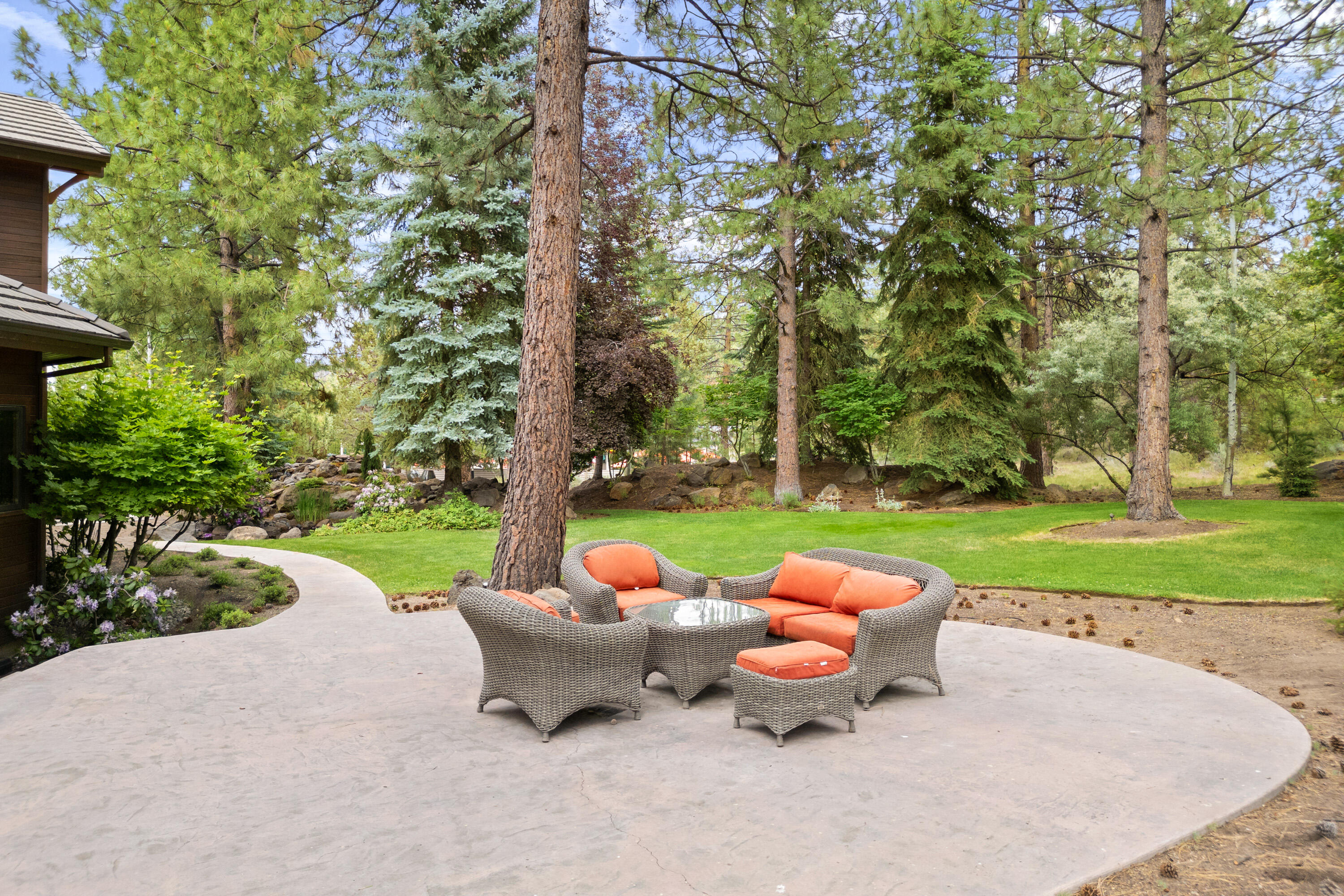 2537 NW Champion Circle