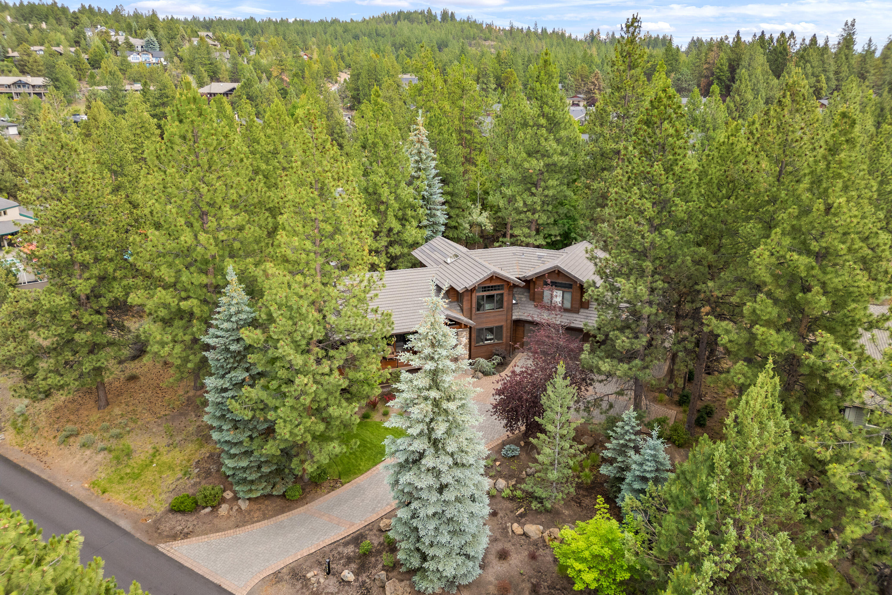 2537 NW Champion Circle