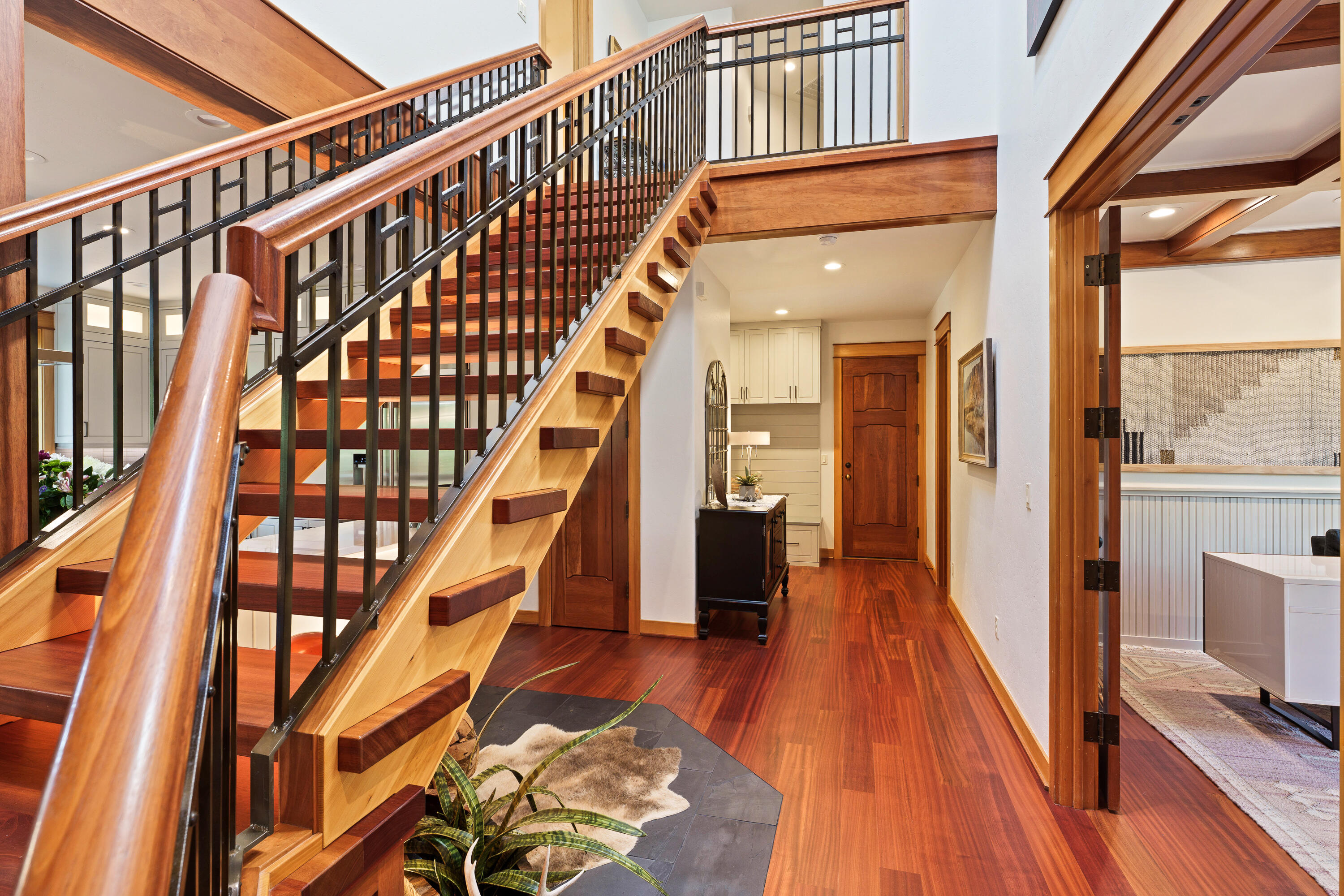 2537 NW Champion Circle