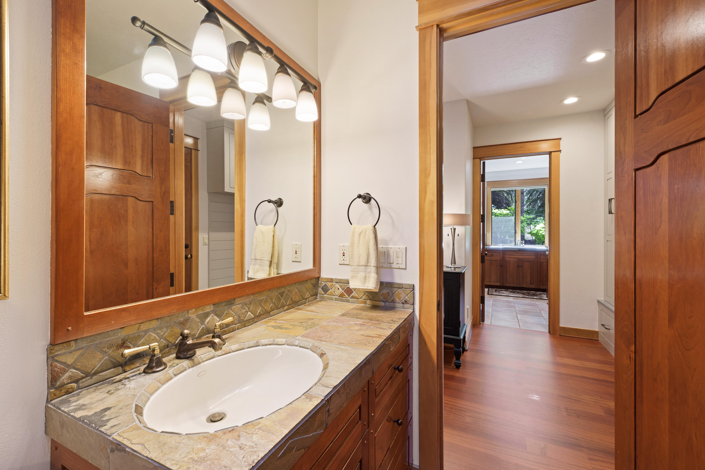 2537 NW Champion Circle