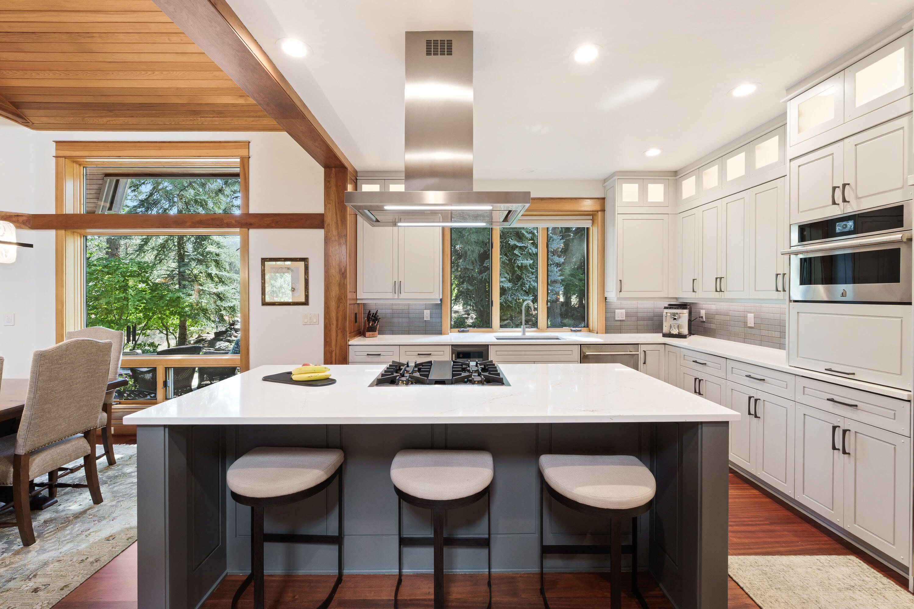 2537 NW Champion Circle