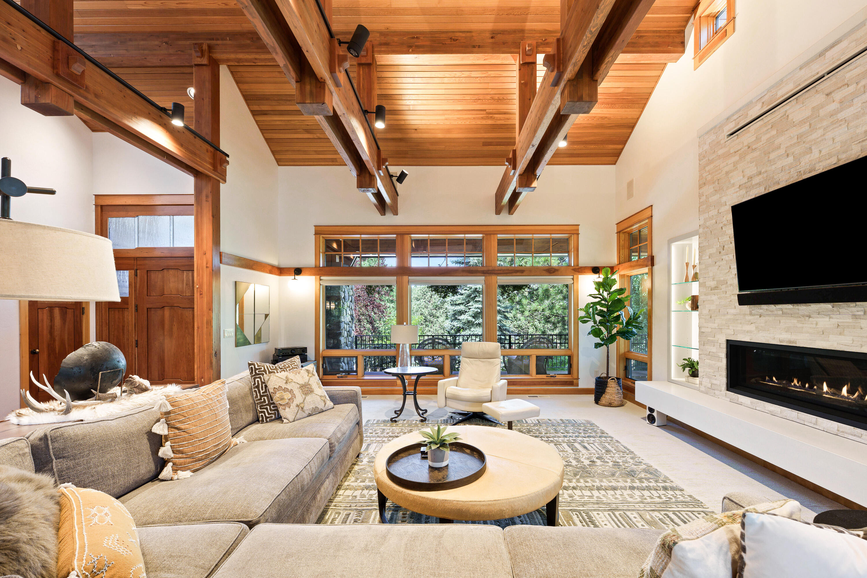 2537 NW Champion Circle