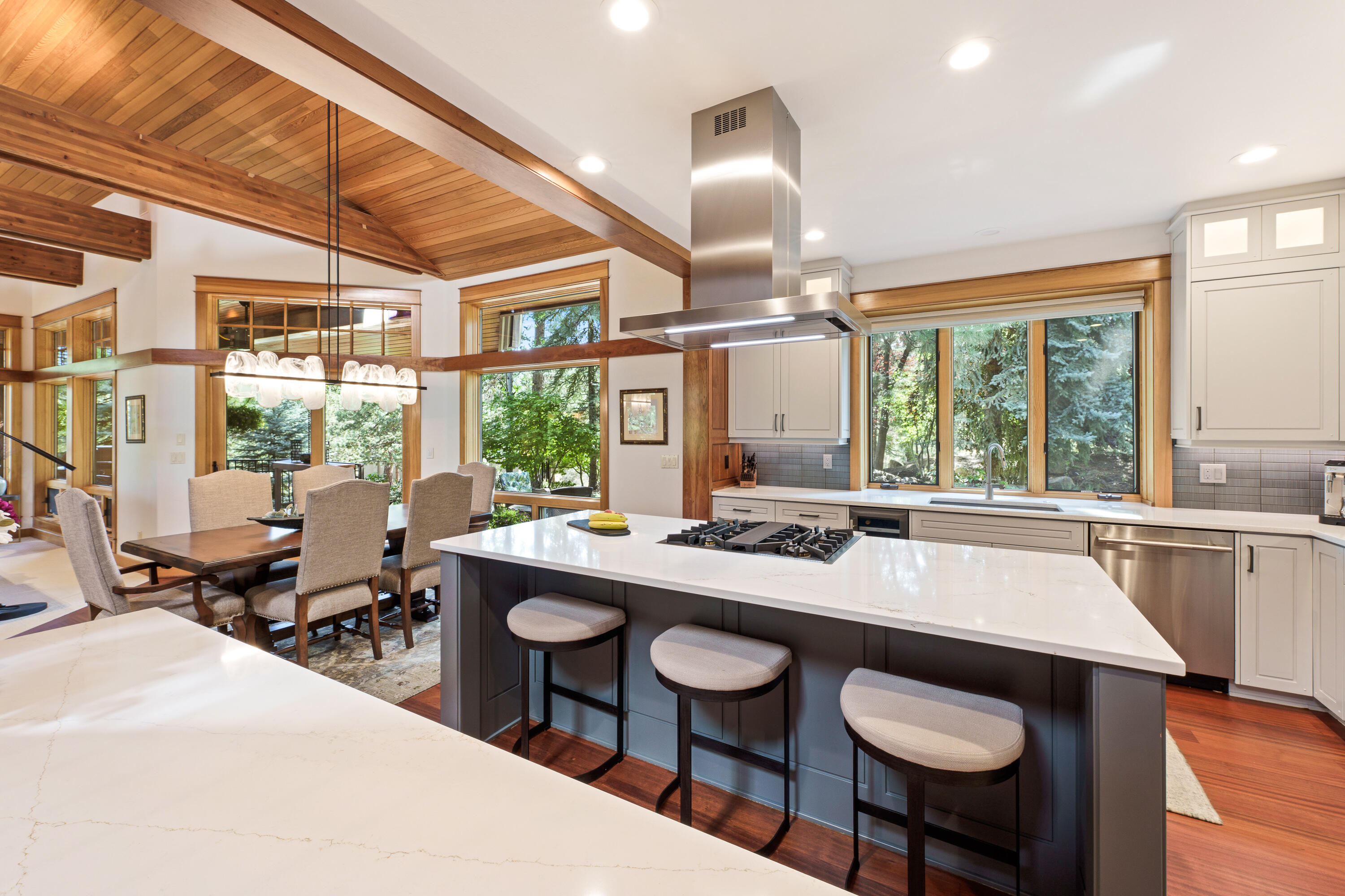 2537 NW Champion Circle