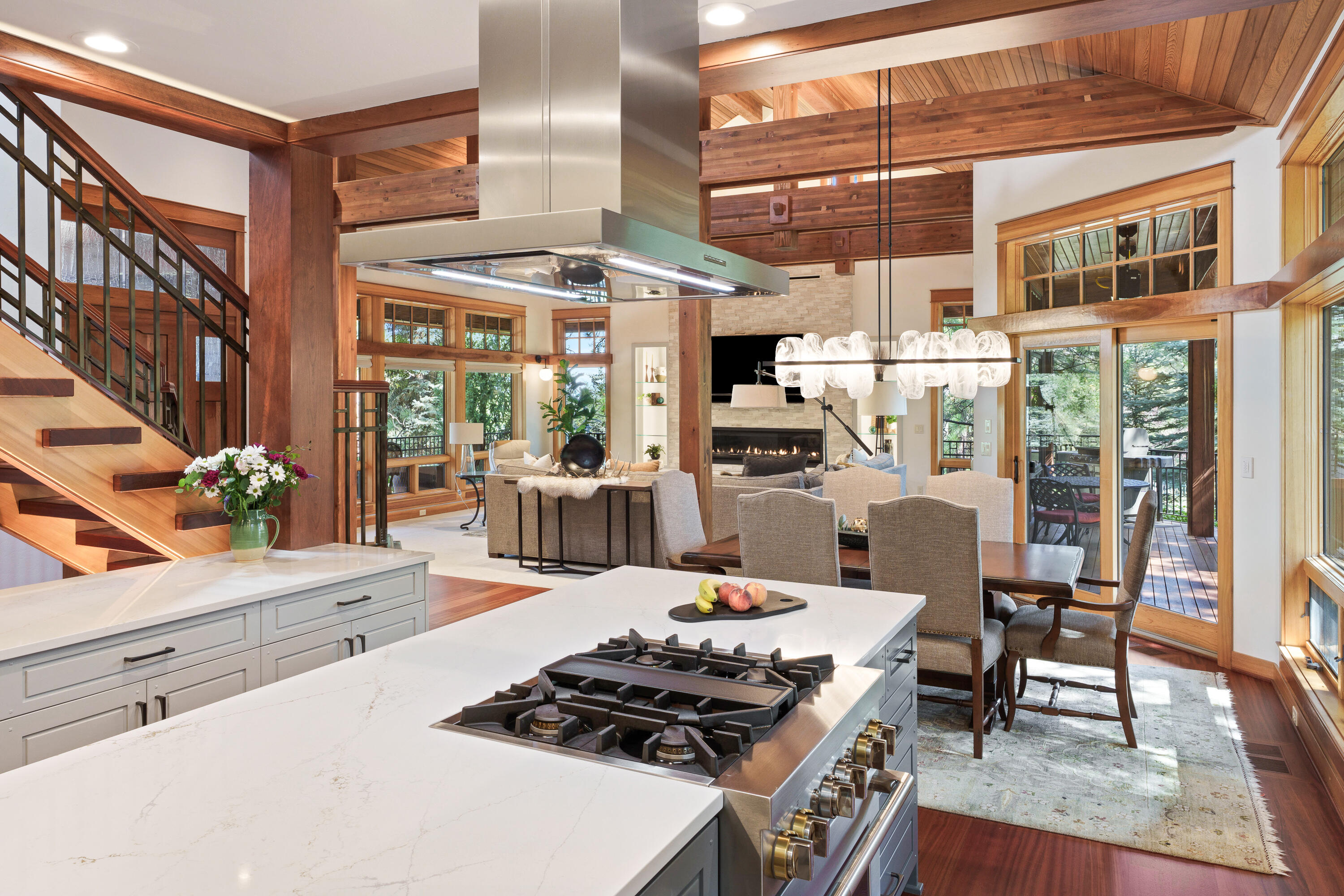 2537 NW Champion Circle