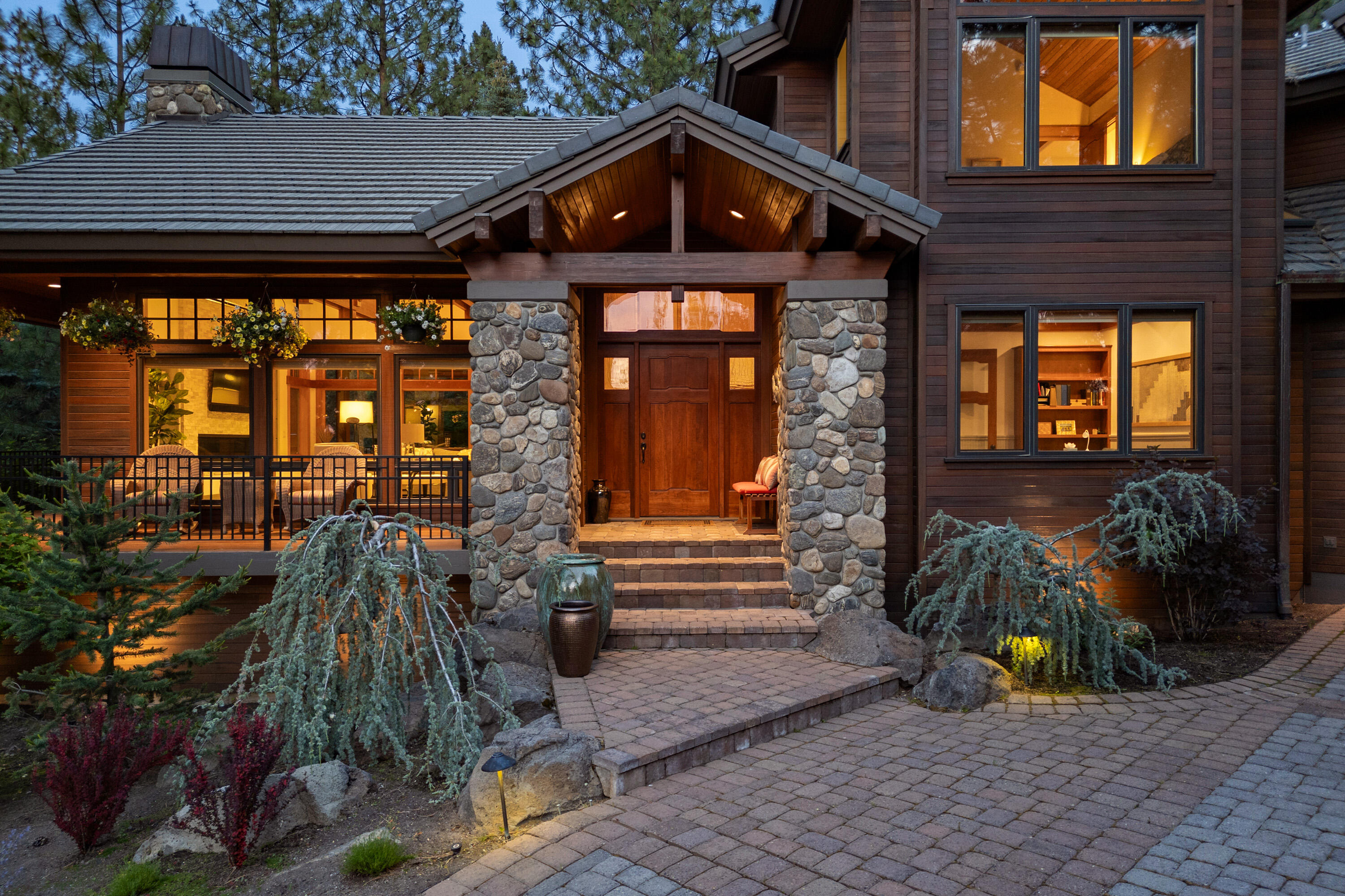 2537 NW Champion Circle