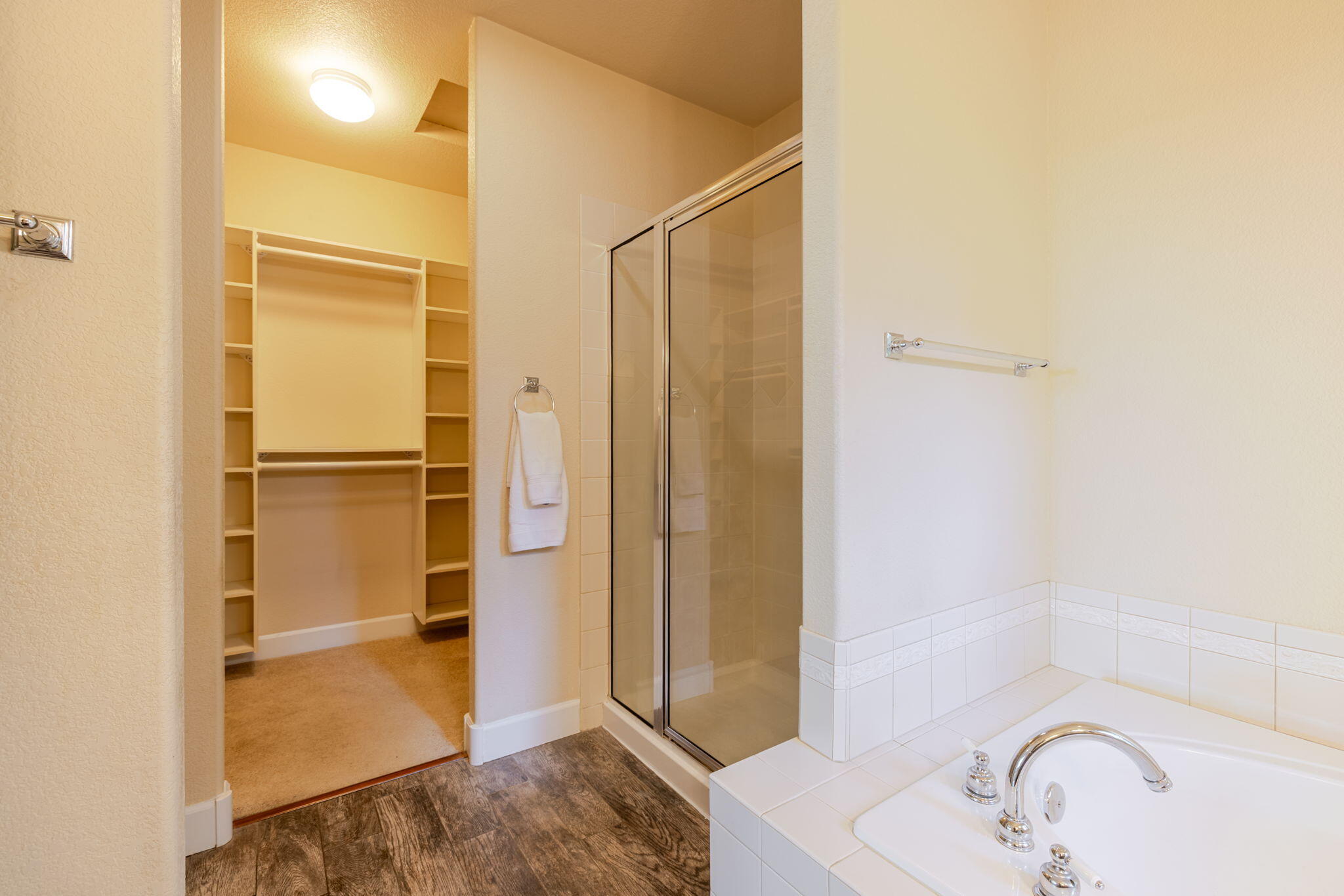 3138 NW Colonial Drive