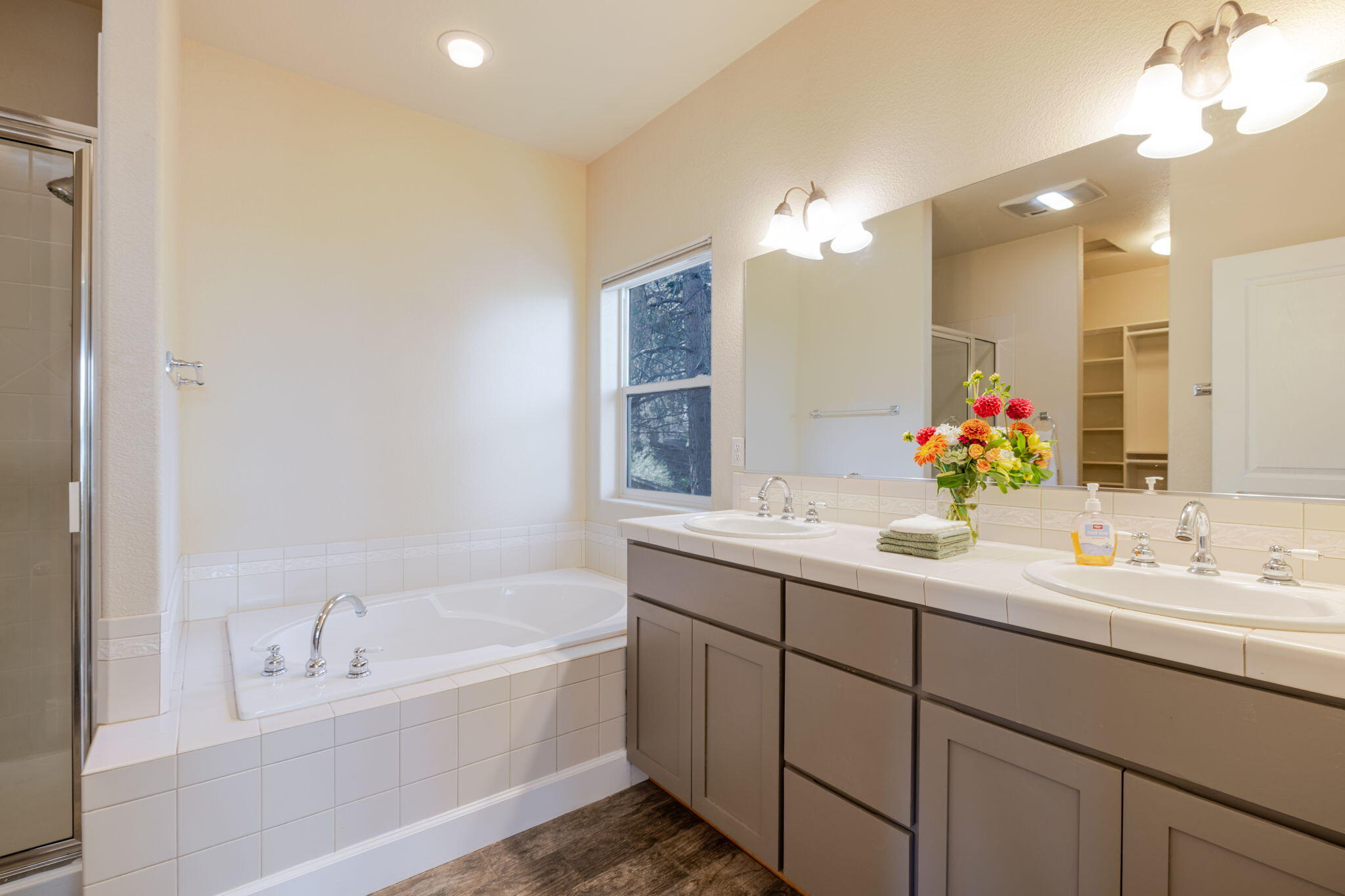 3138 NW Colonial Drive