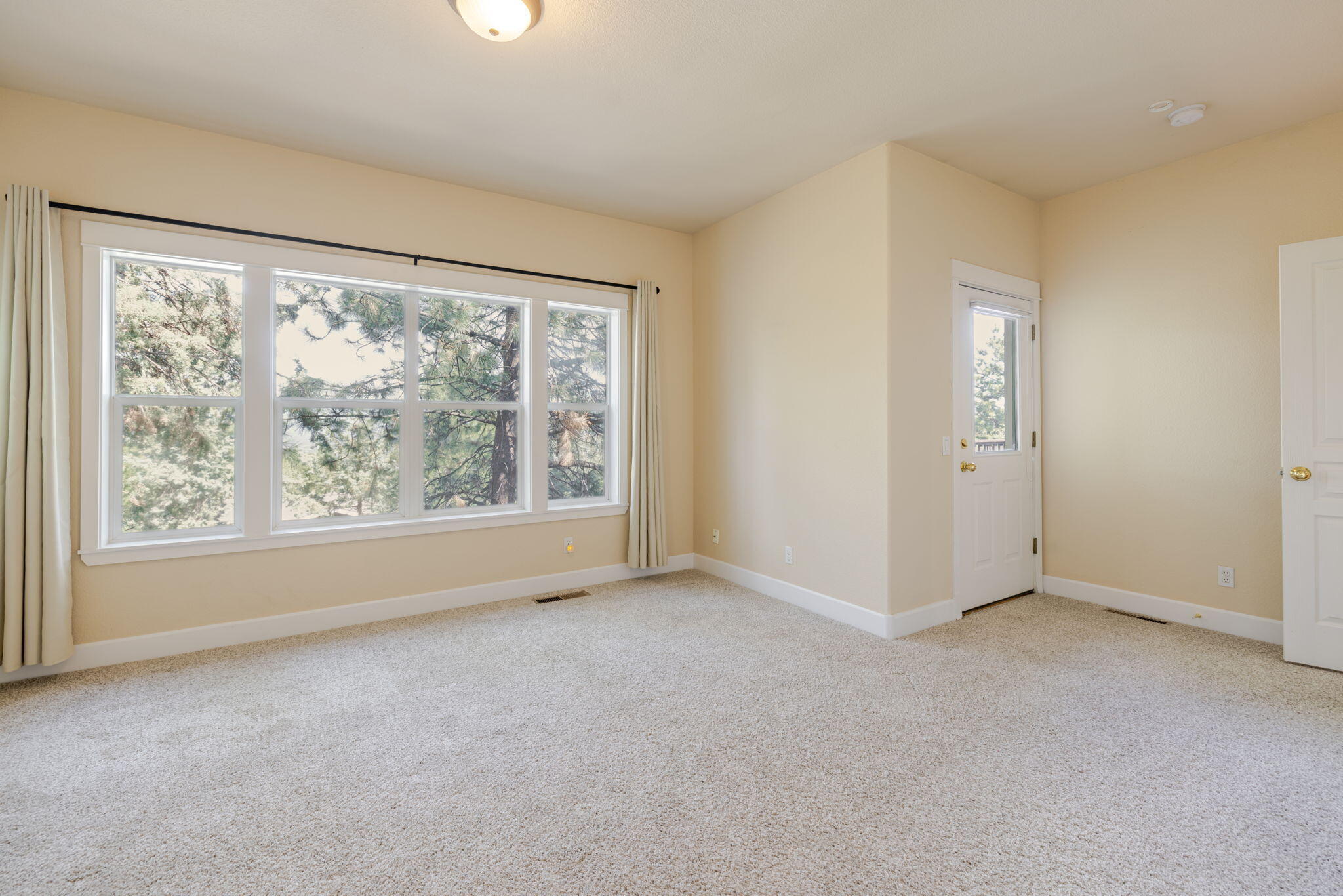 3138 NW Colonial Drive