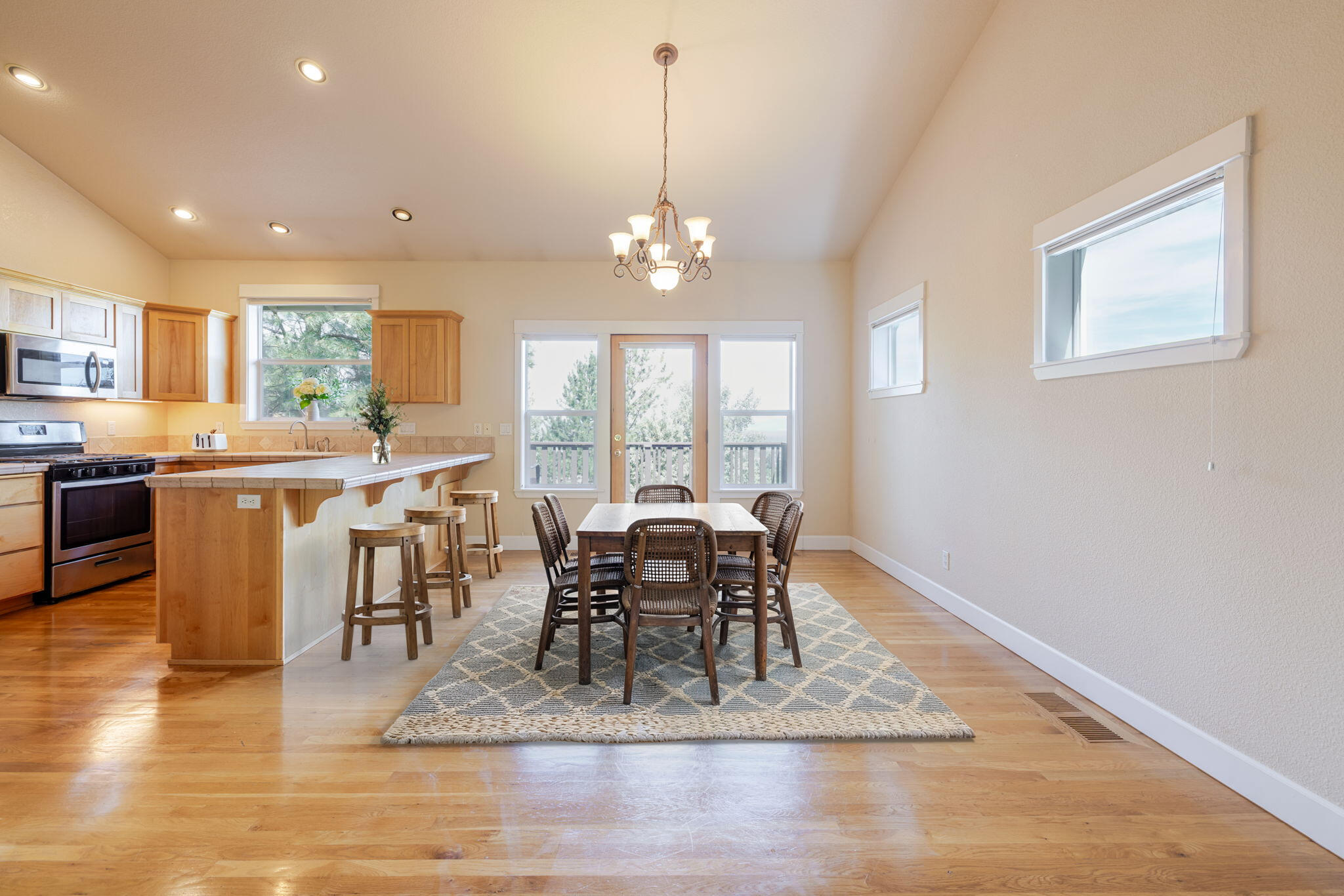 3138 NW Colonial Drive