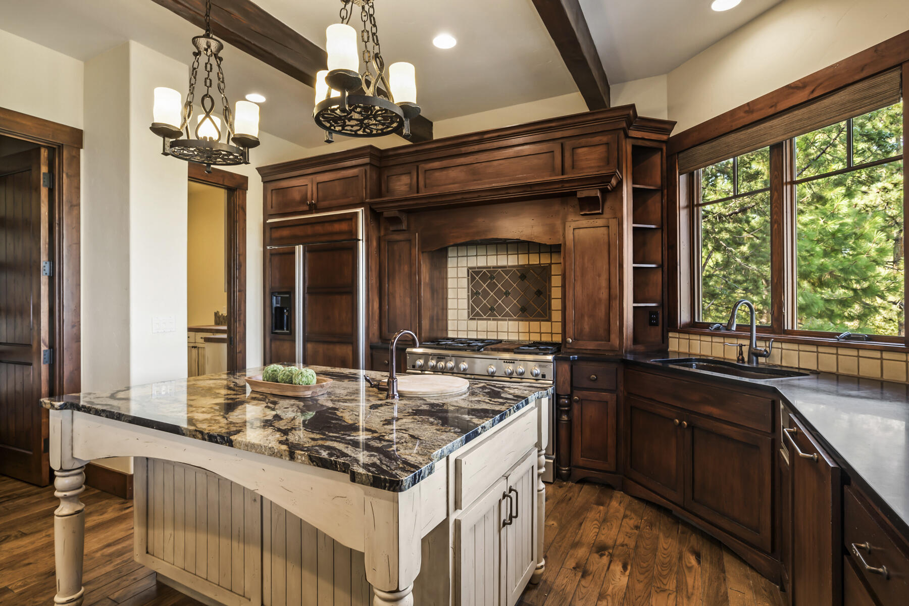 1564 NW Overlook Drive