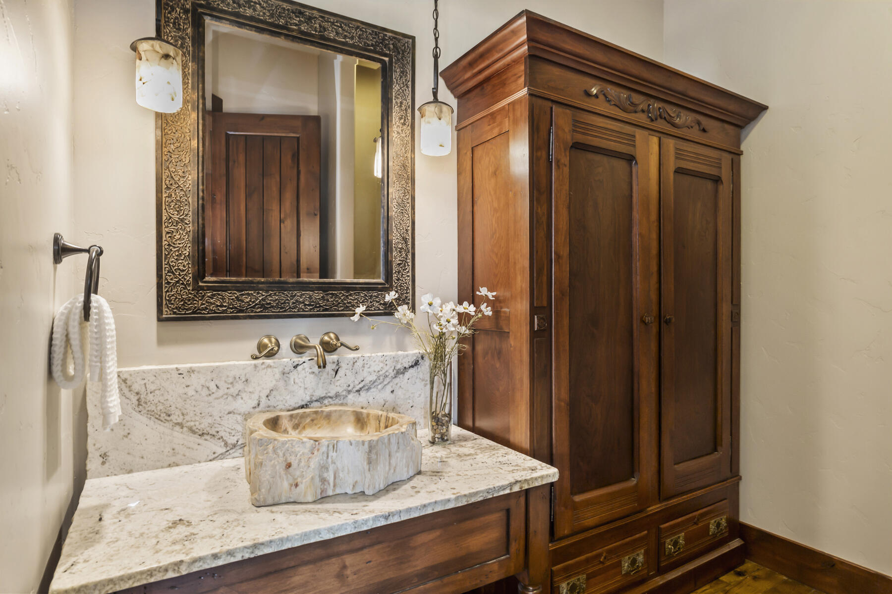 1564 NW Overlook Drive