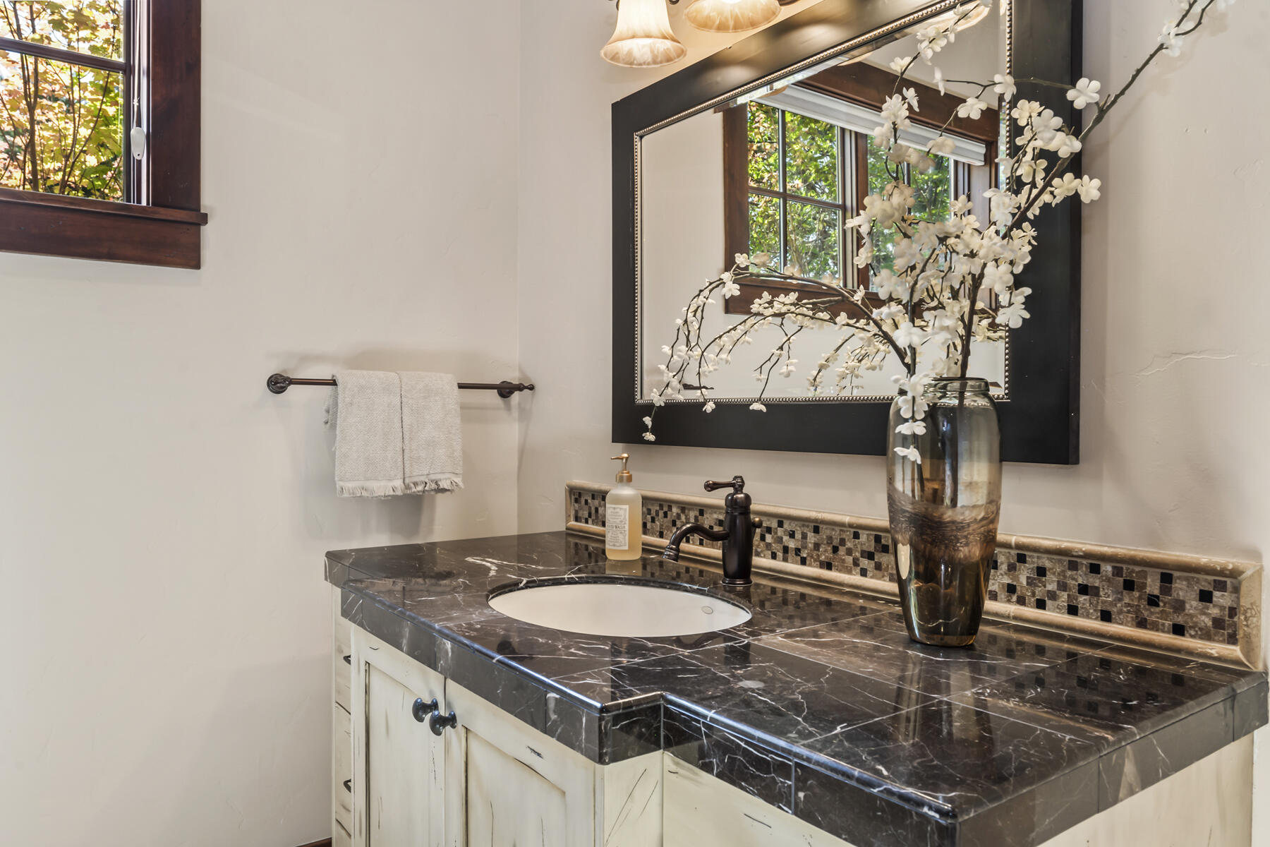 1564 NW Overlook Drive