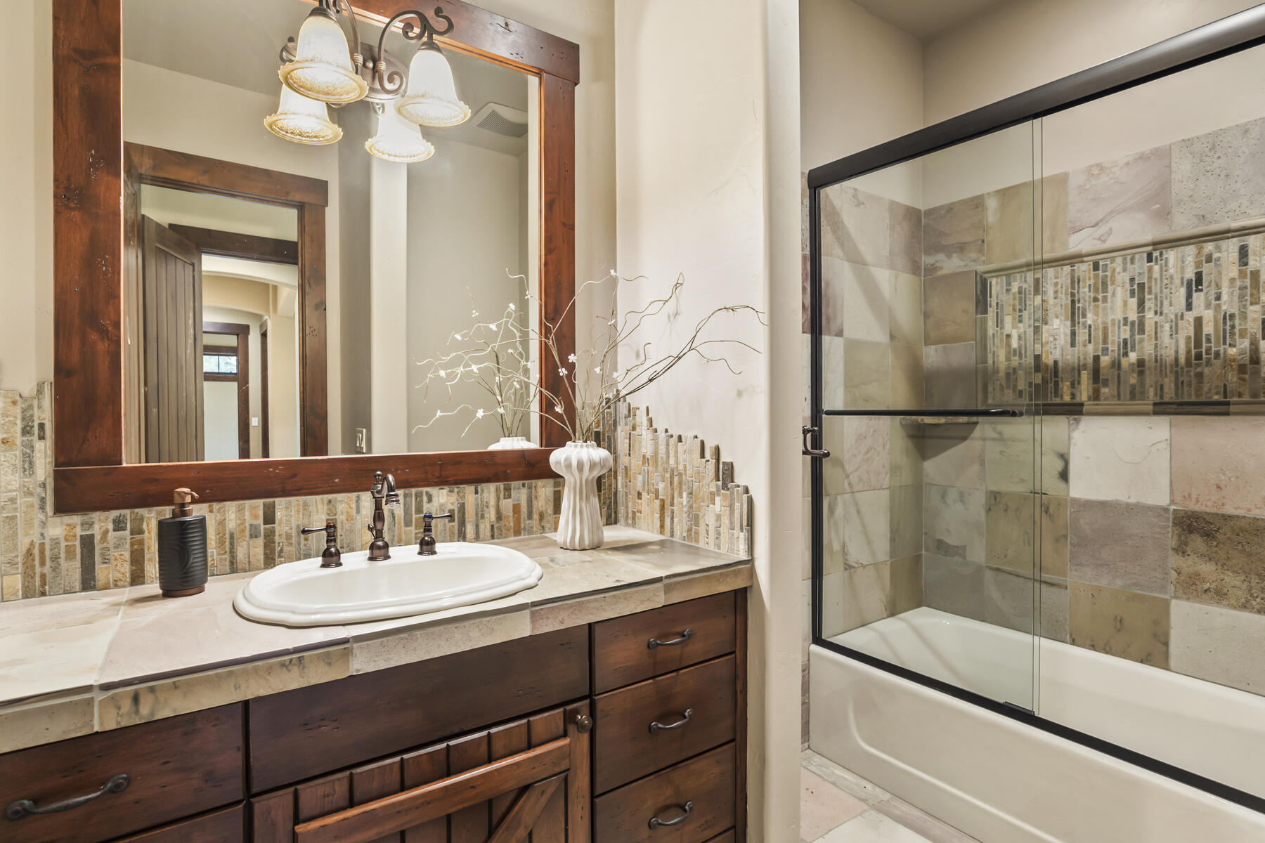 1564 NW Overlook Drive