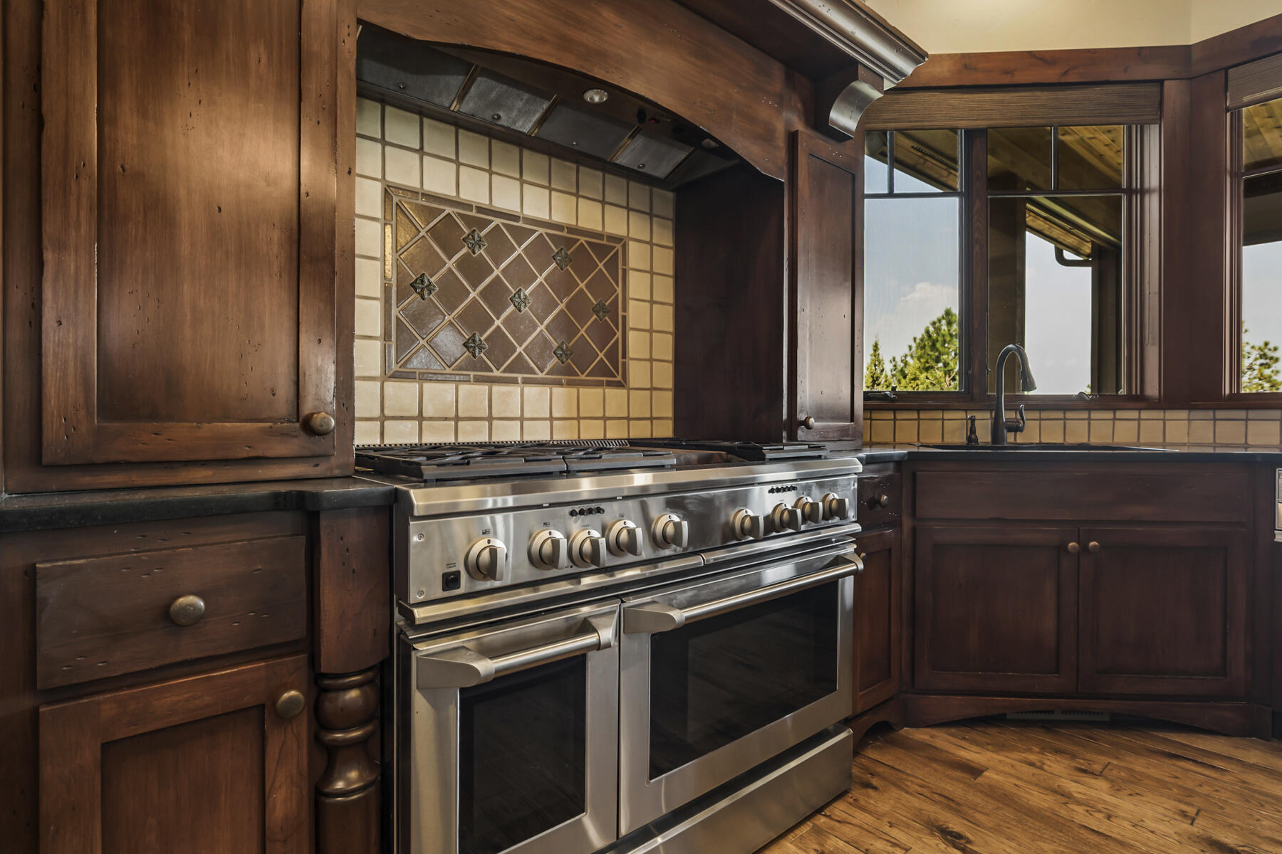 1564 NW Overlook Drive