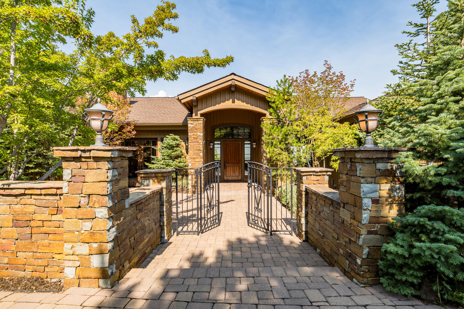 1564 NW Overlook Drive