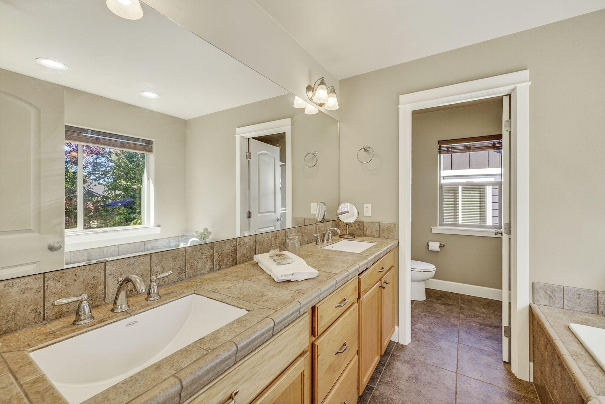 19601 Hollygrape Street