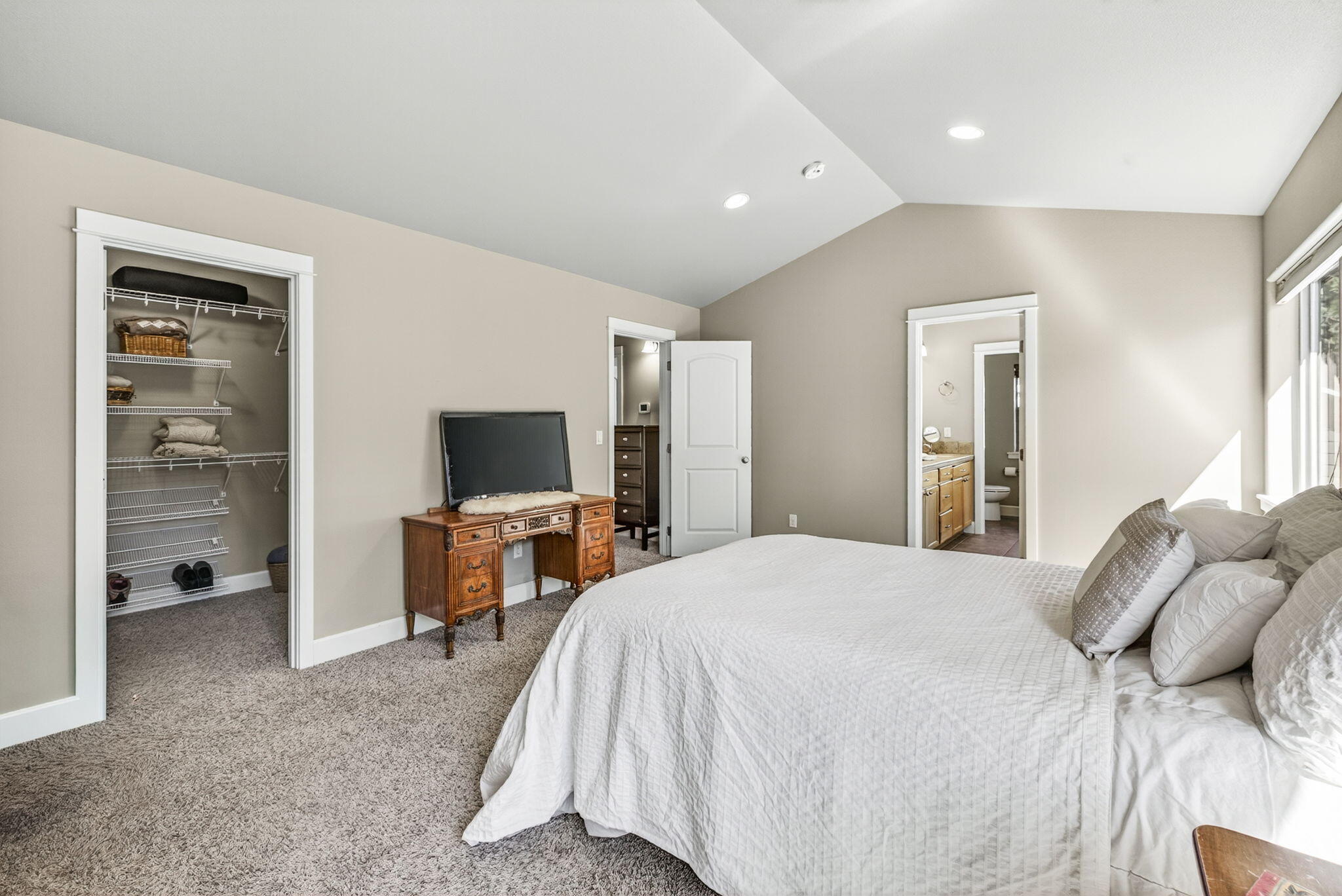 19601 Hollygrape Street