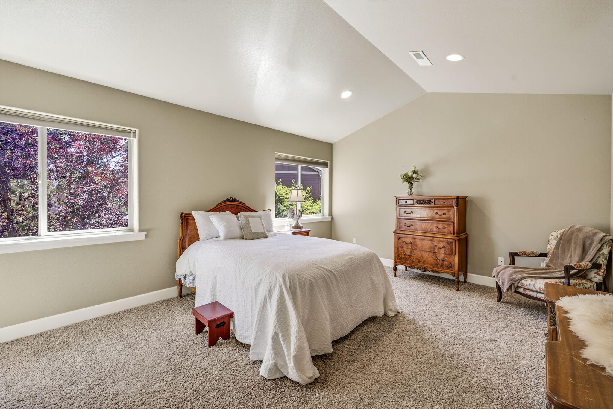 19601 Hollygrape Street