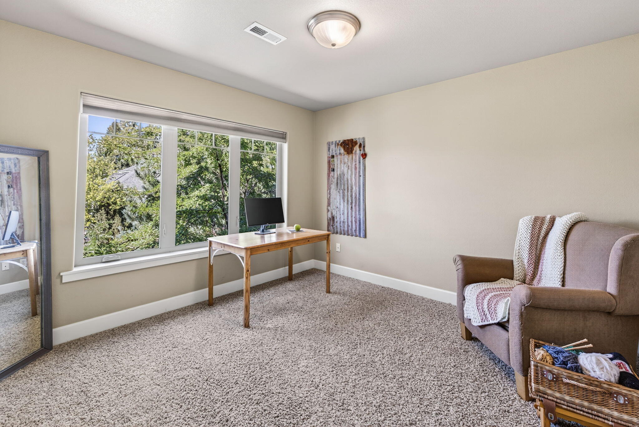 19601 Hollygrape Street