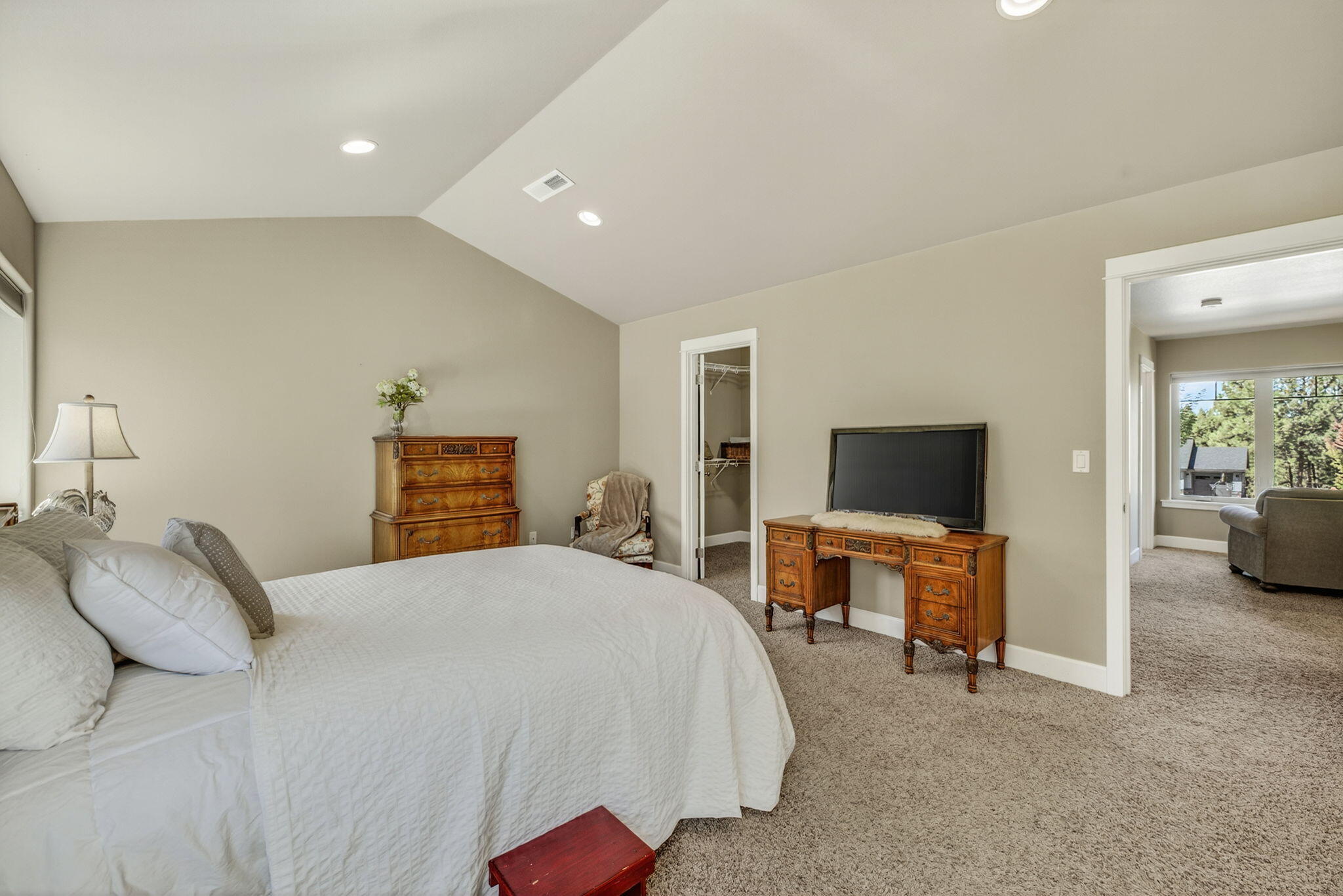 19601 Hollygrape Street