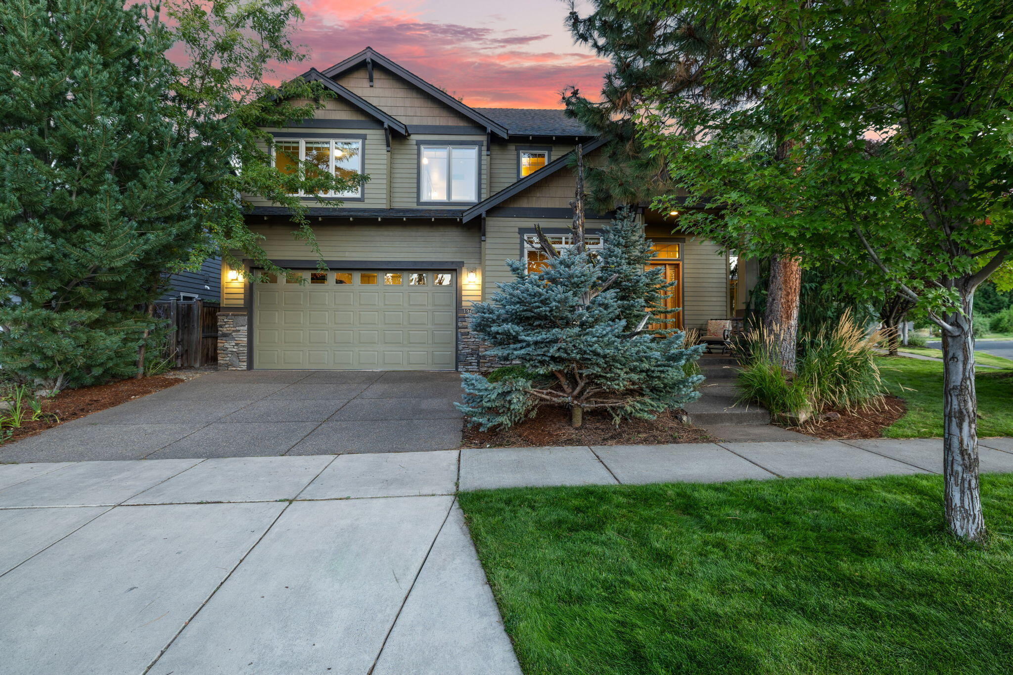 19601 Hollygrape Street