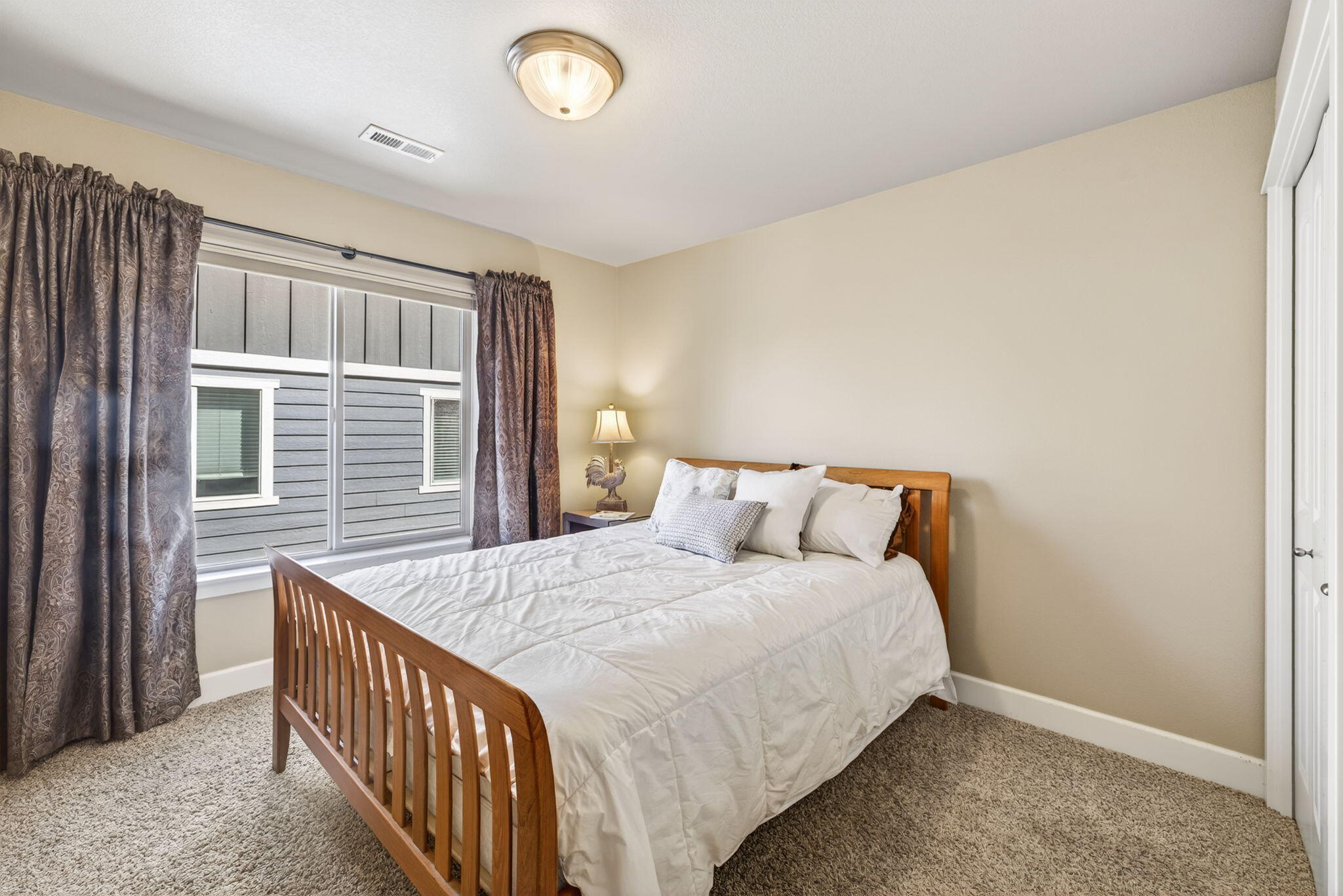 19601 Hollygrape Street