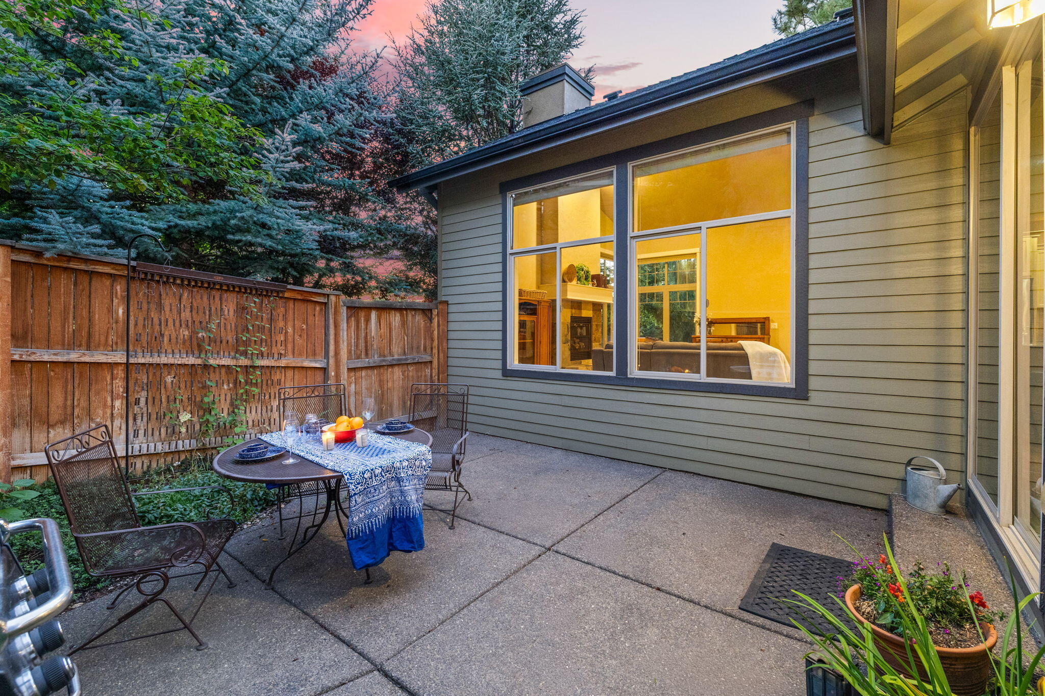 19601 Hollygrape Street