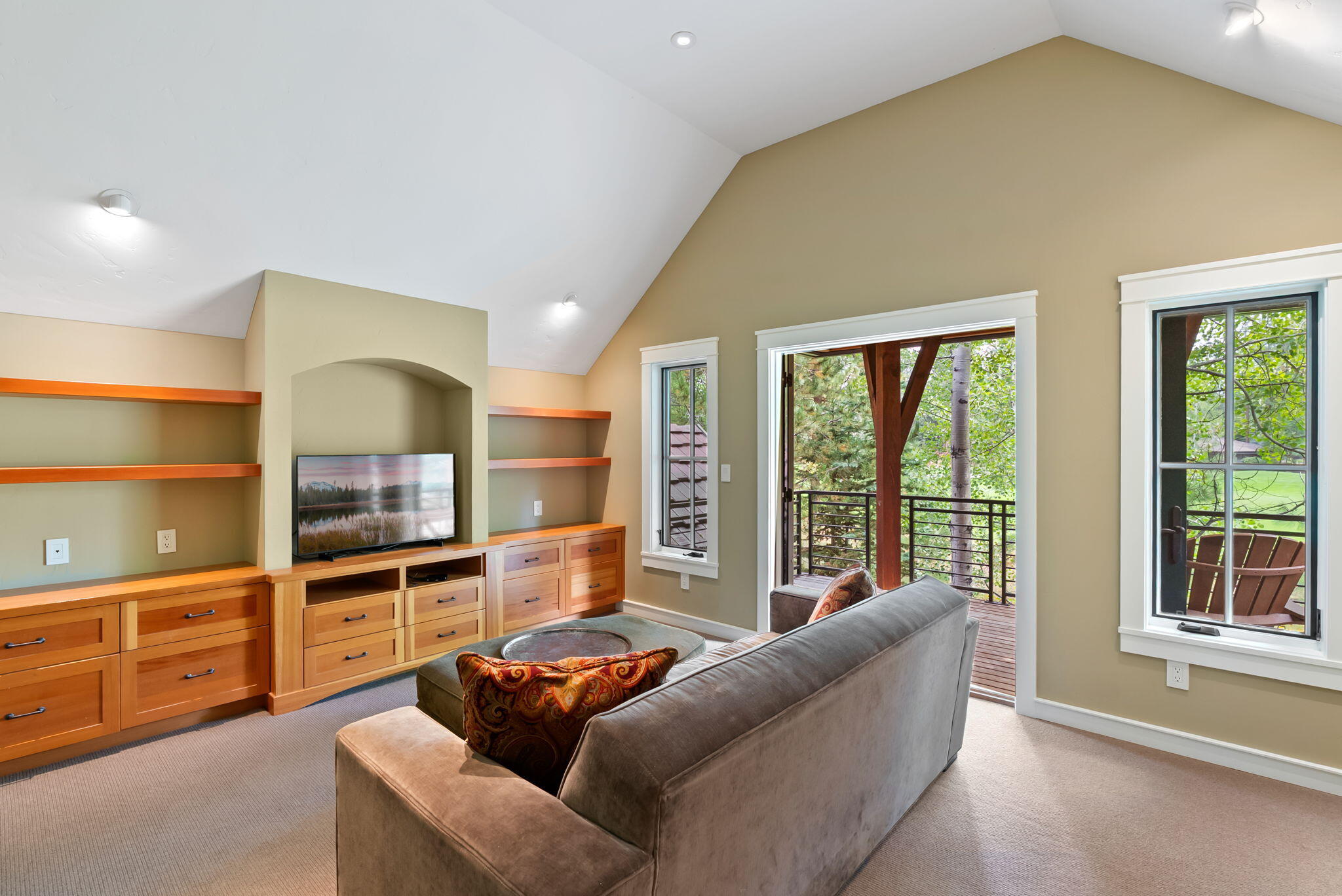 61709 Tam McArthur Loop