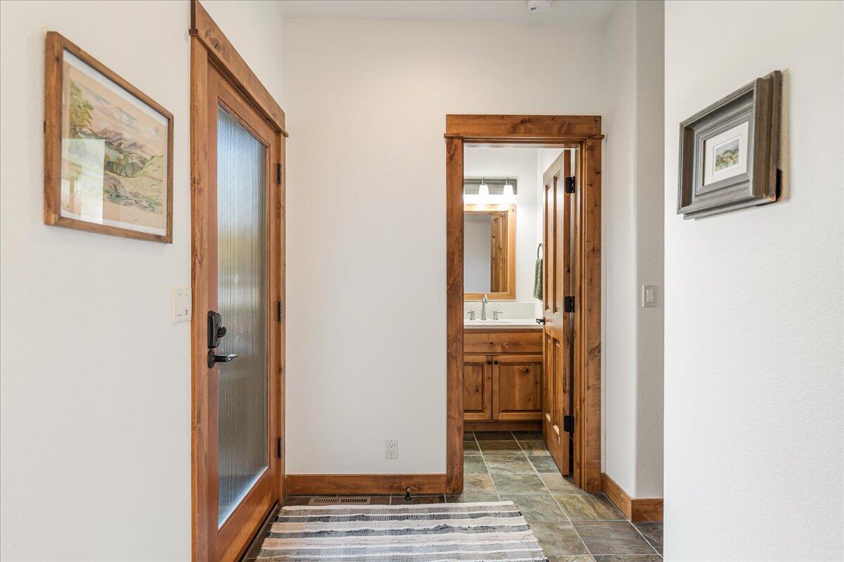 19563 Painted Ridge Loop