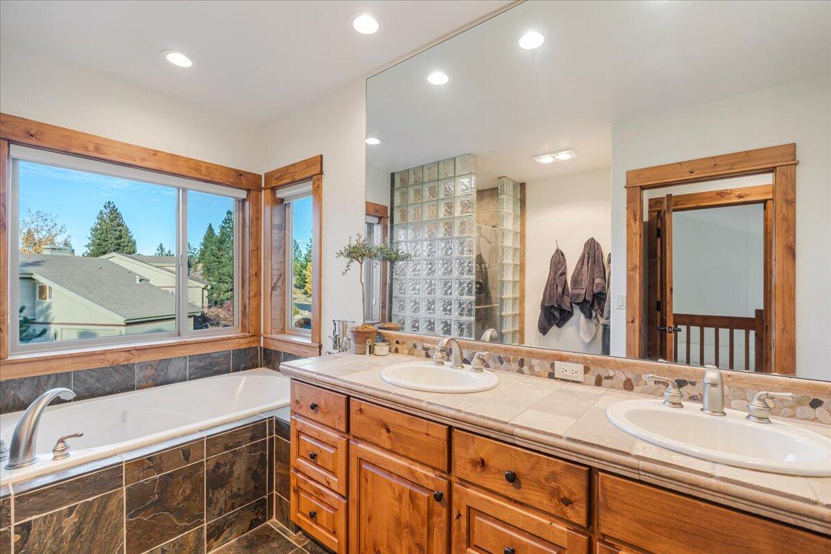 19563 Painted Ridge Loop