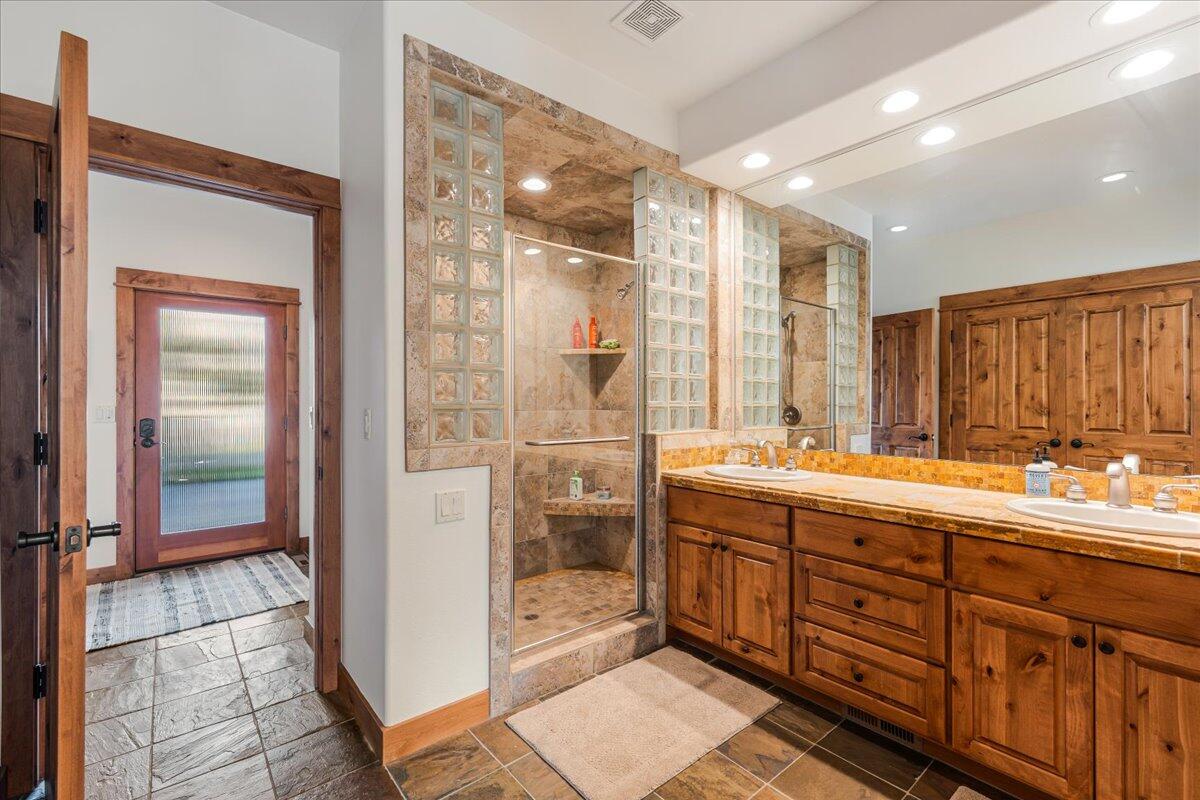 19563 Painted Ridge Loop