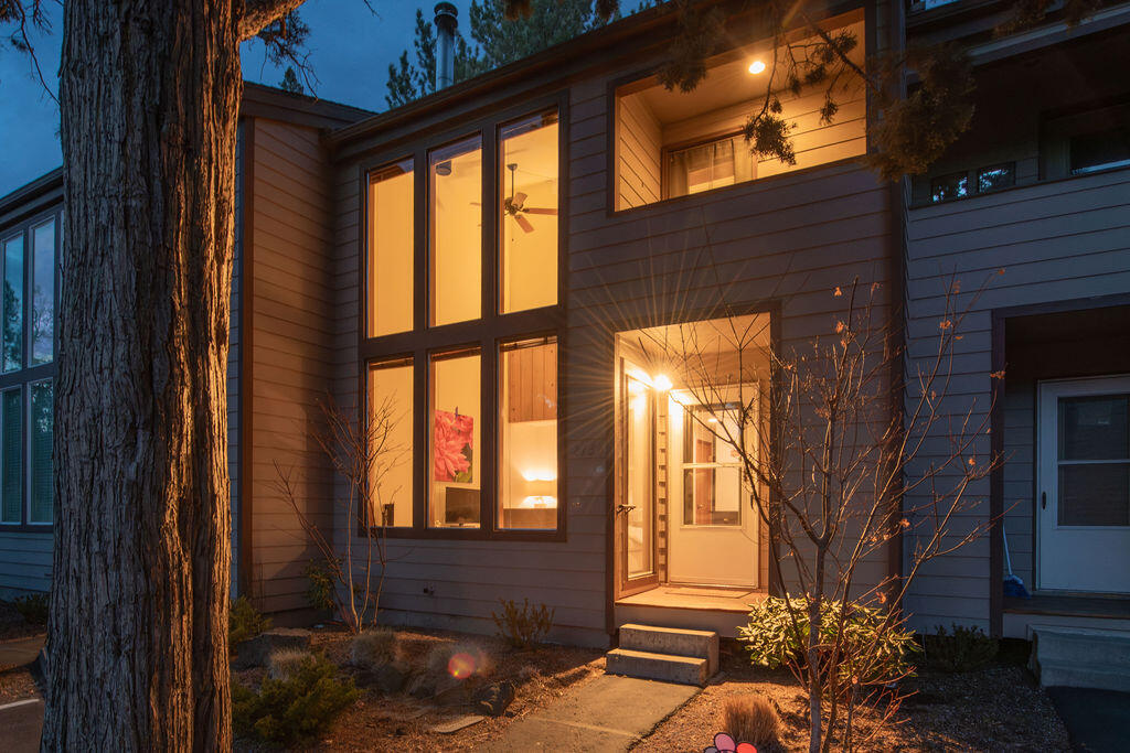 2136 NW Harriman Street