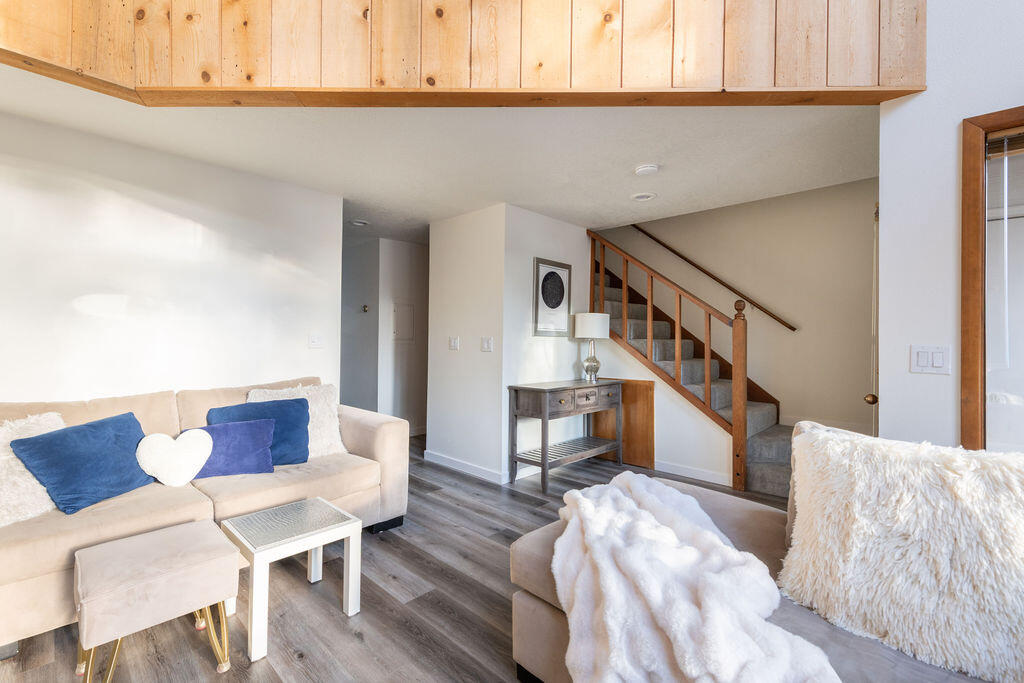 2136 NW Harriman Street