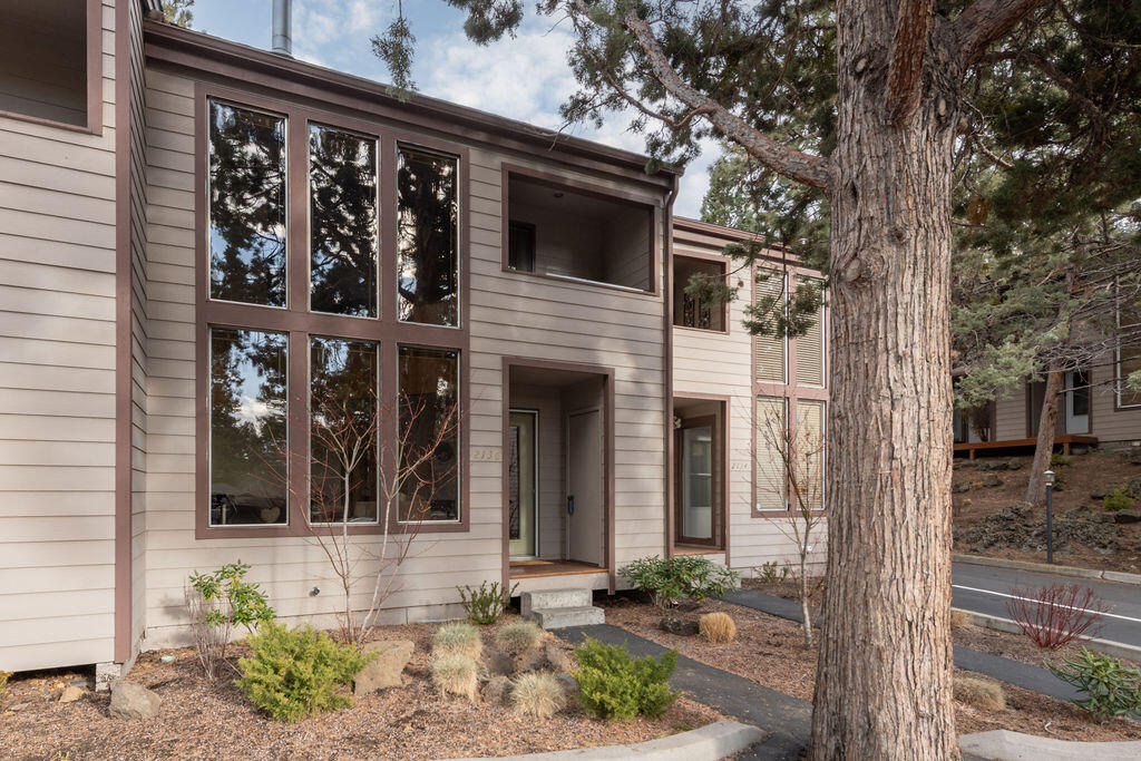 2136 NW Harriman Street