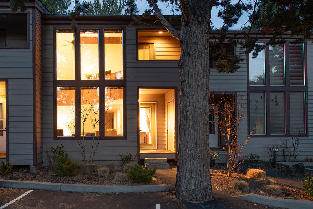 2136 NW Harriman Street