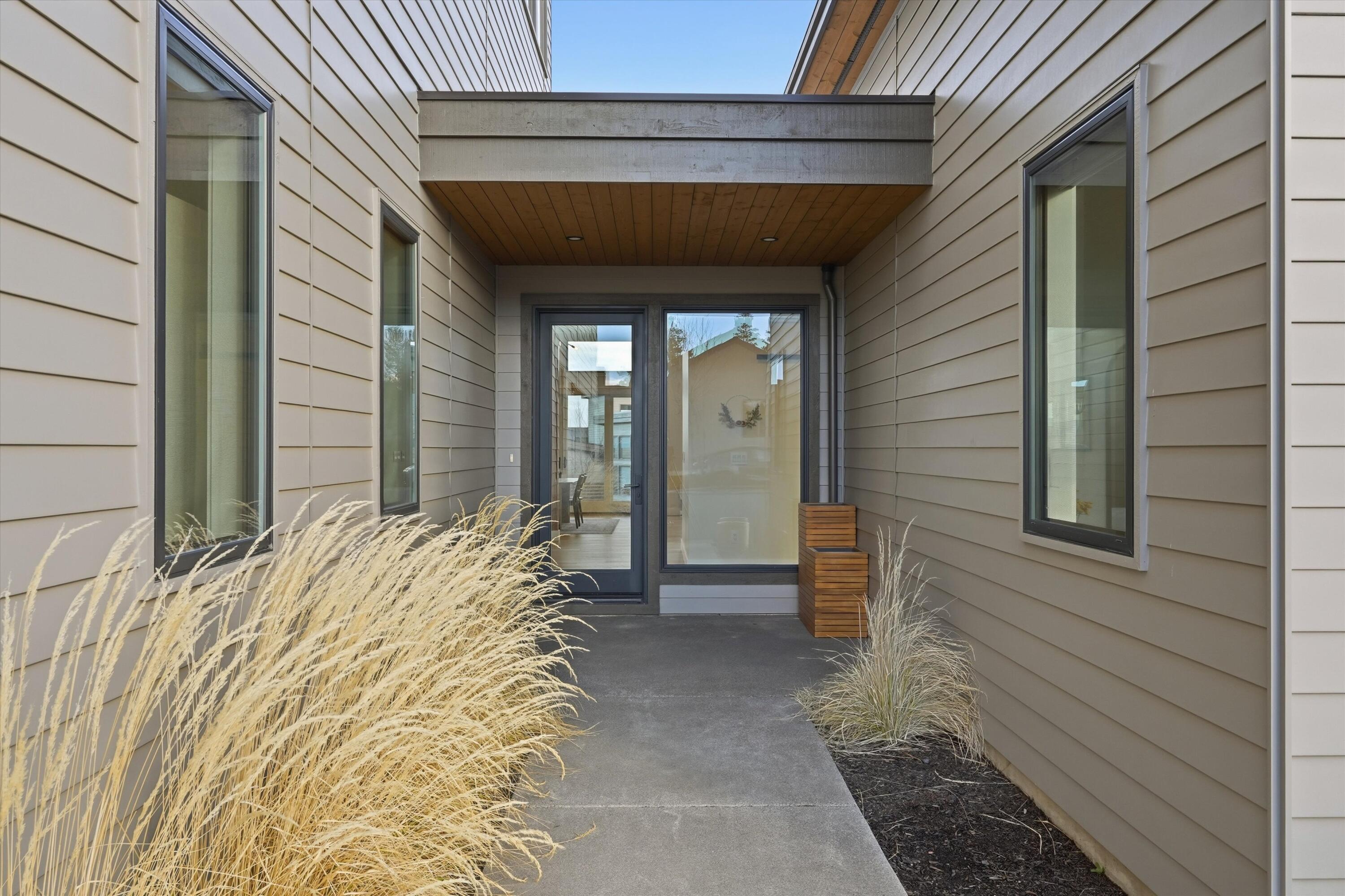 19170 Gateway Loop