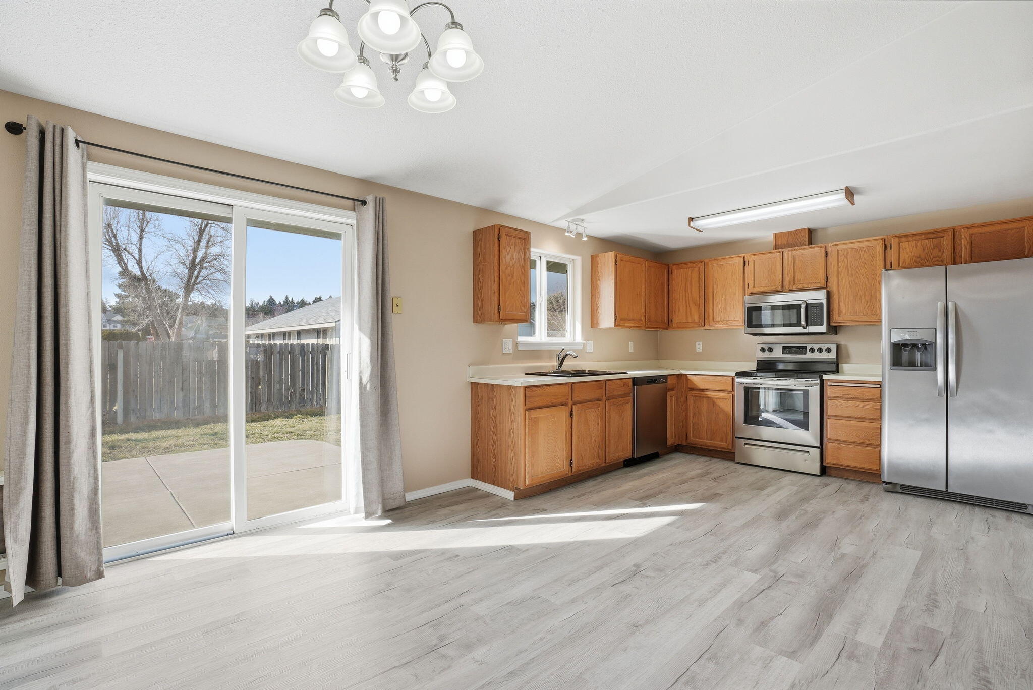 3302 SW Reindeer Avenue