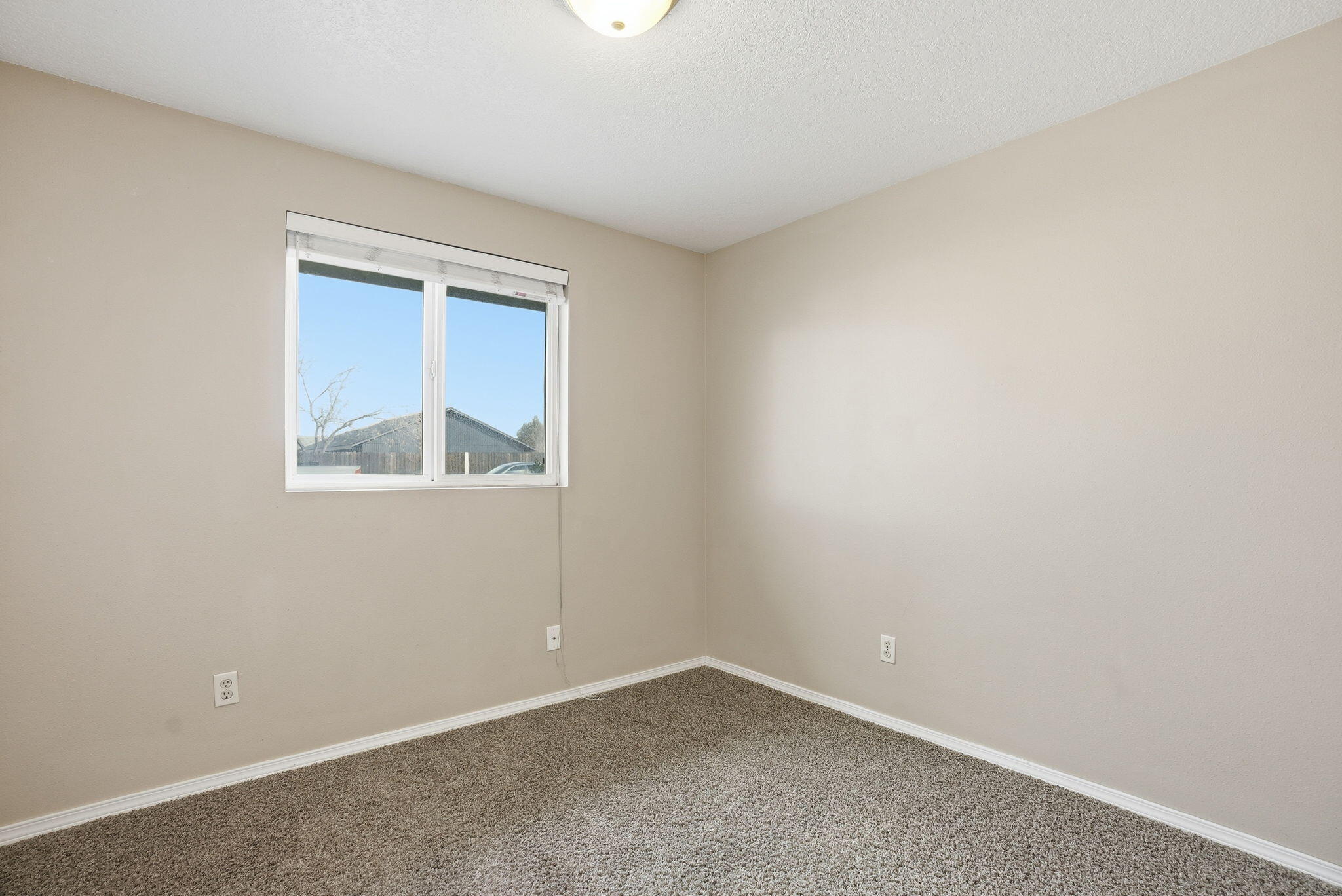 3302 SW Reindeer Avenue