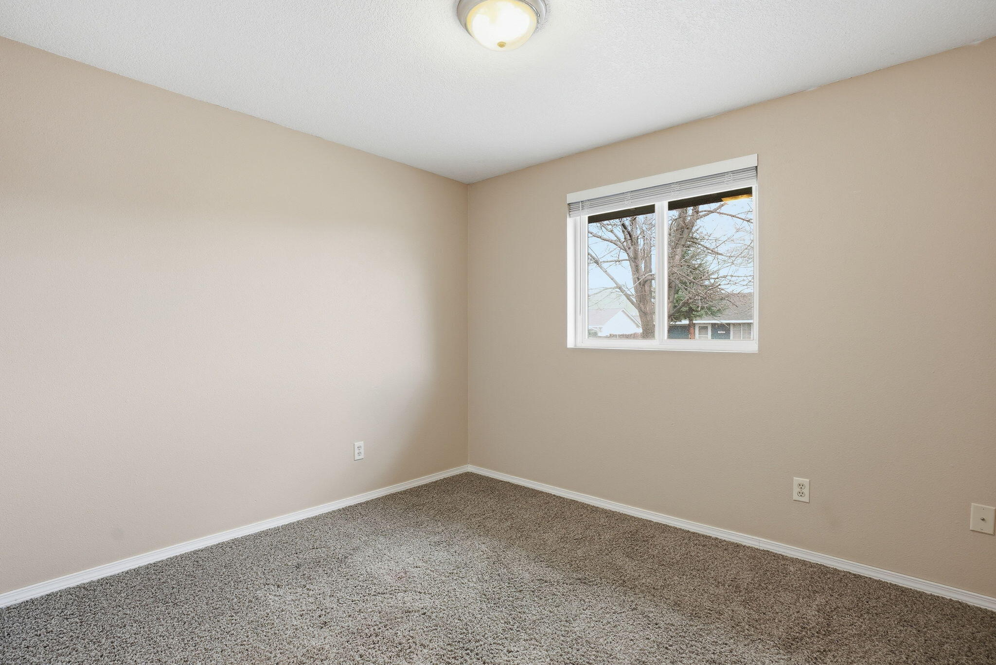 3302 SW Reindeer Avenue